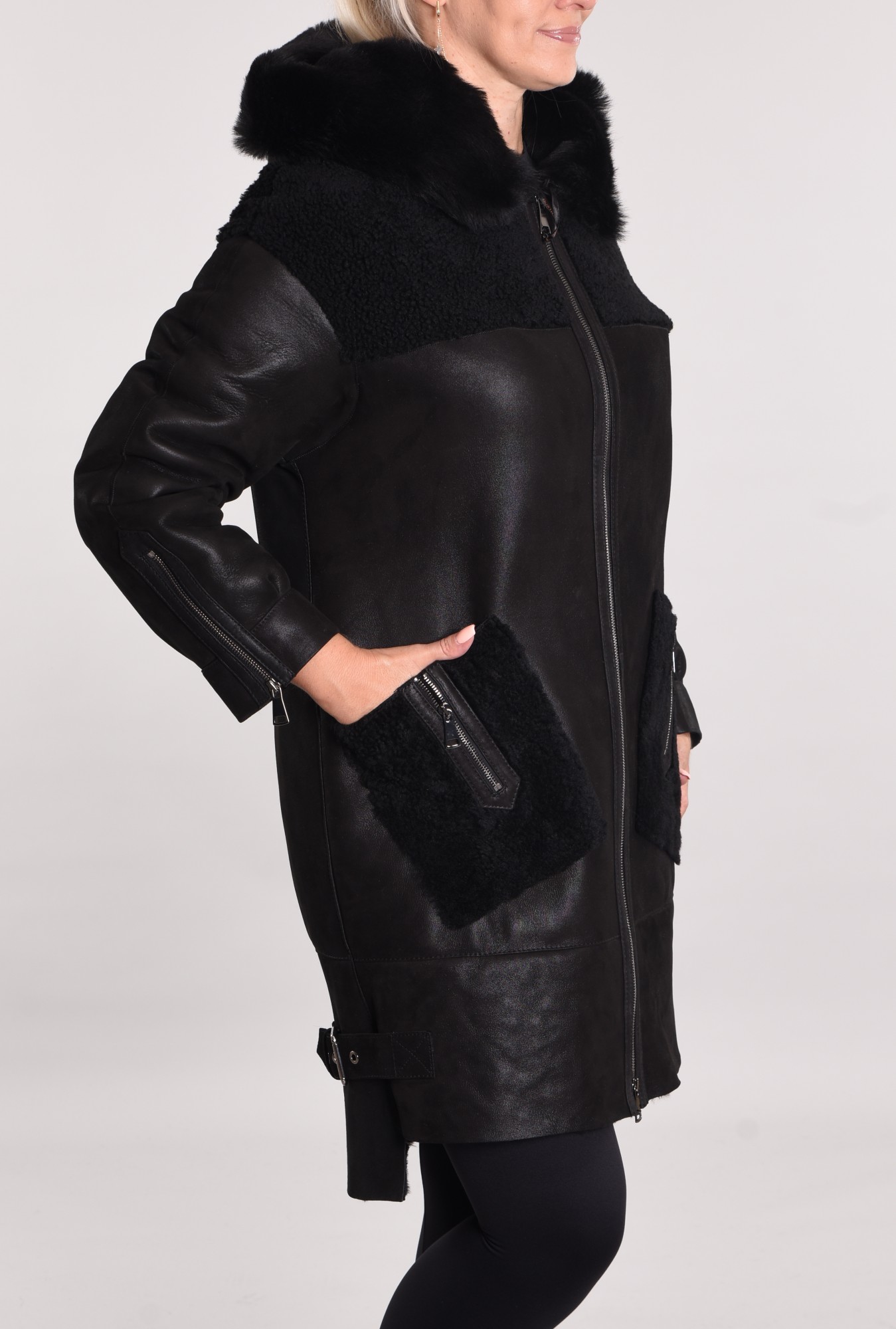 Дублёнка с покрытием и элементами кёрли, по краям капюшона Тоскана