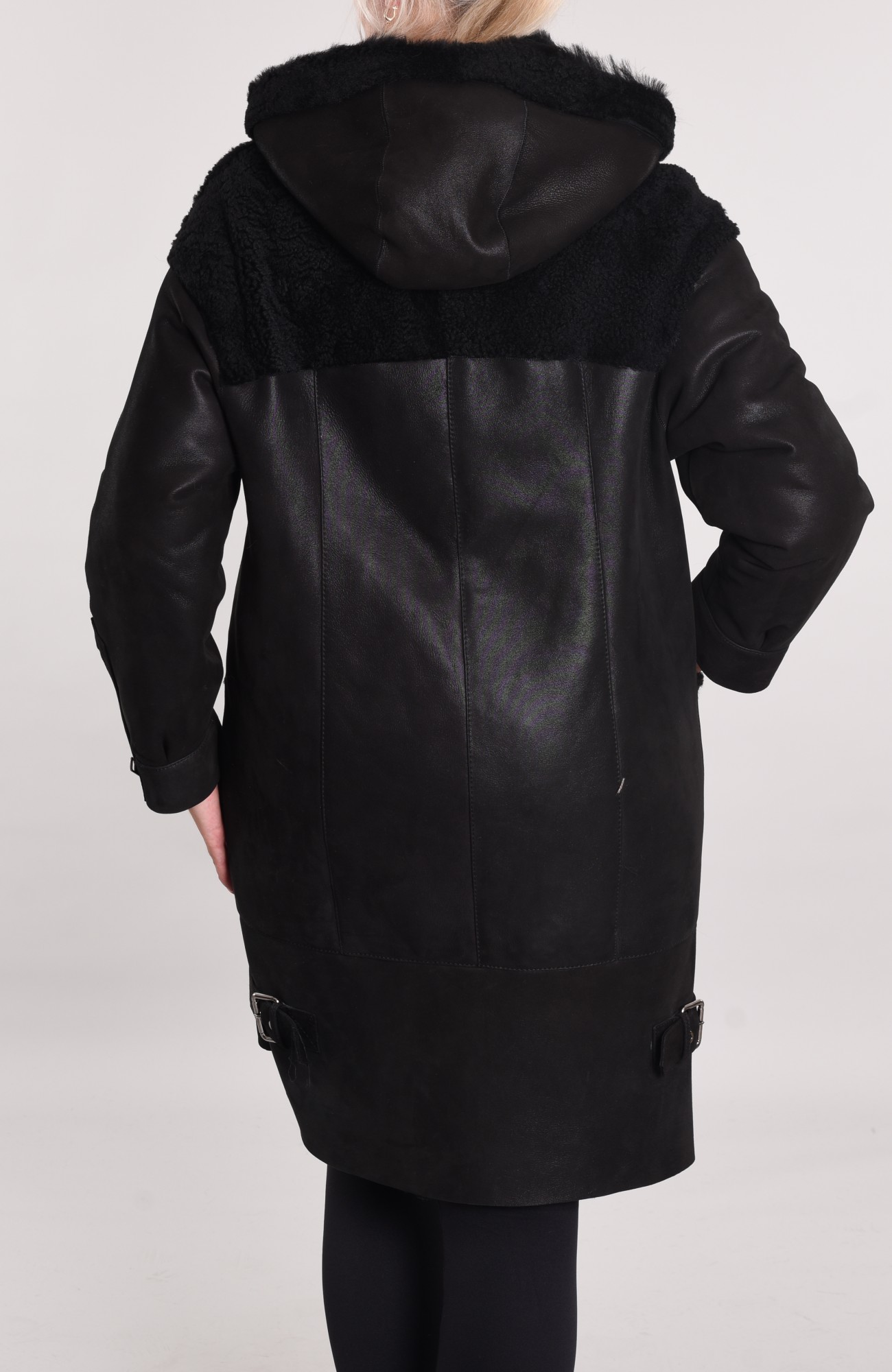 Дублёнка с покрытием и элементами кёрли, по краям капюшона Тоскана