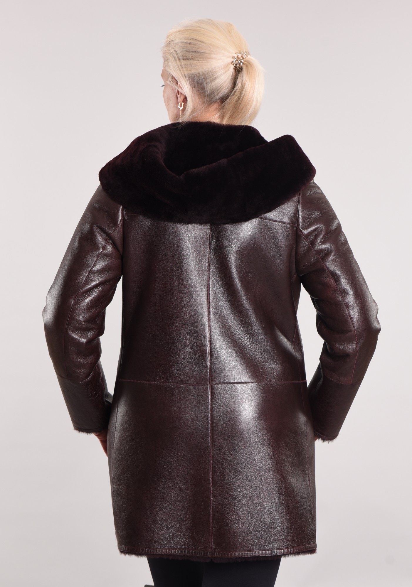 Дублёнка с покрытием и капюшоном