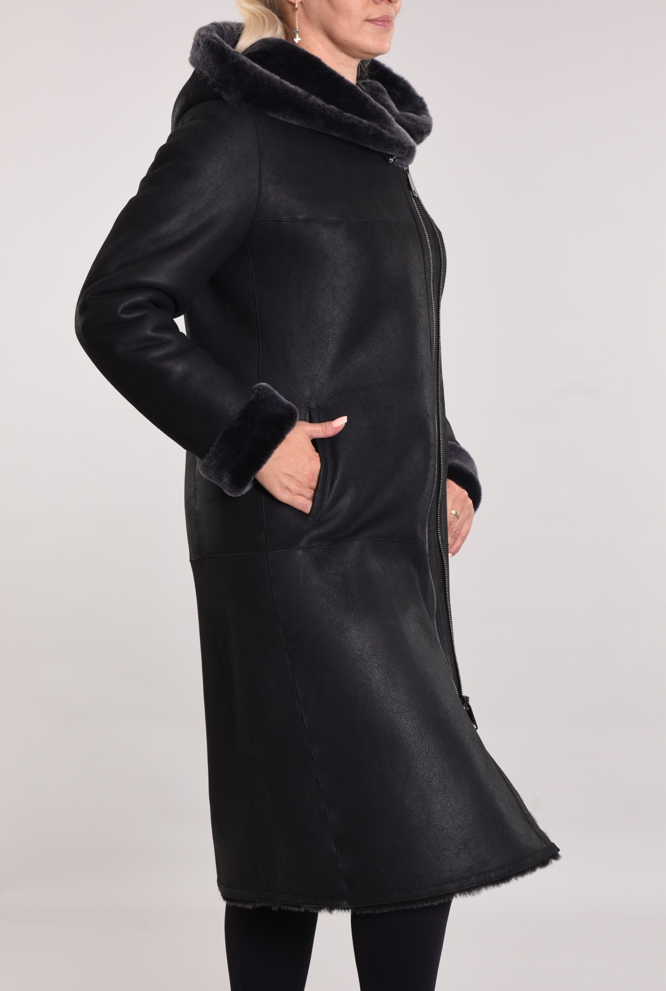 Дублёнка с покрытием и копюшоном