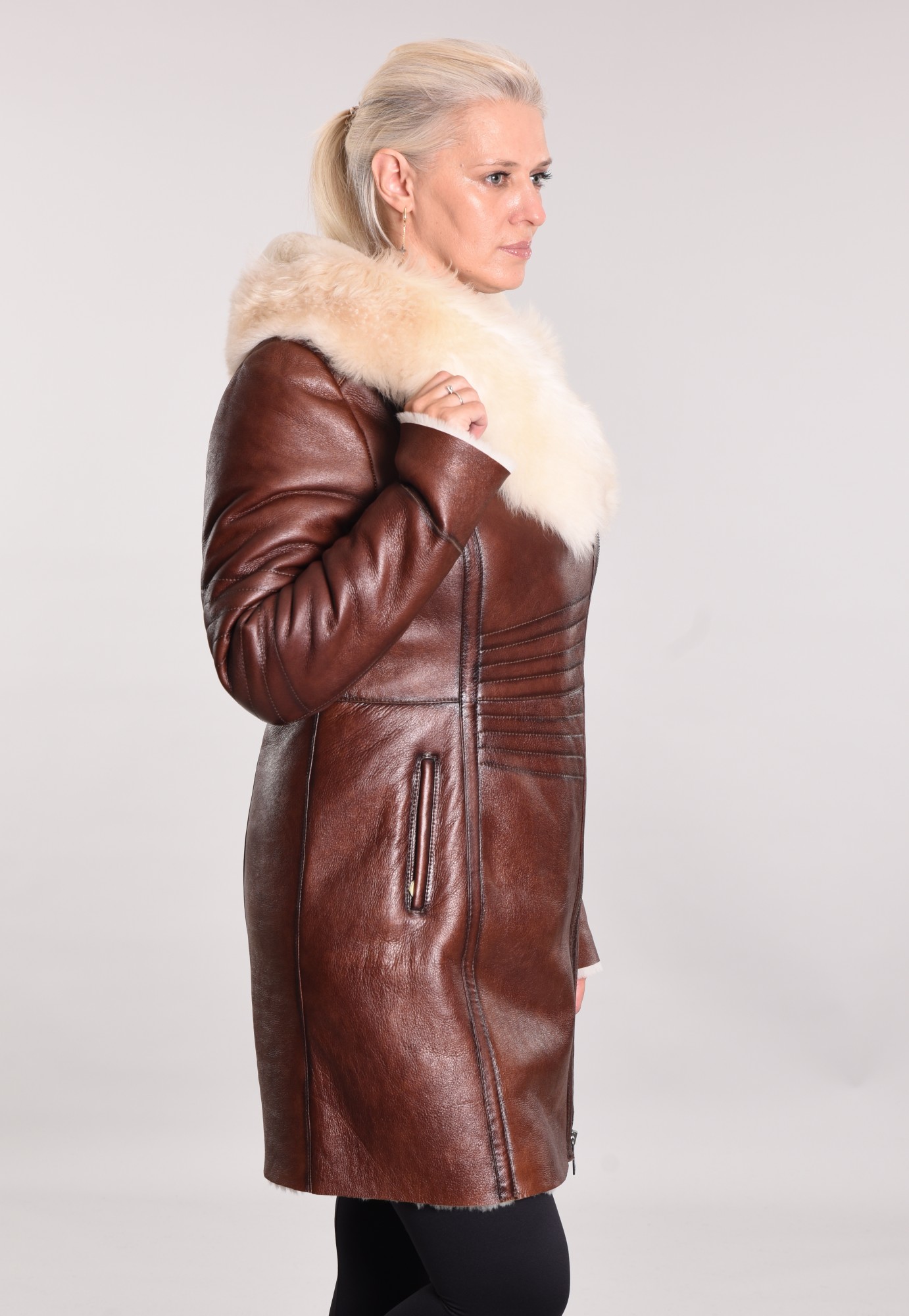 Дублёнка приталенная с капюшоном по краю тоскана