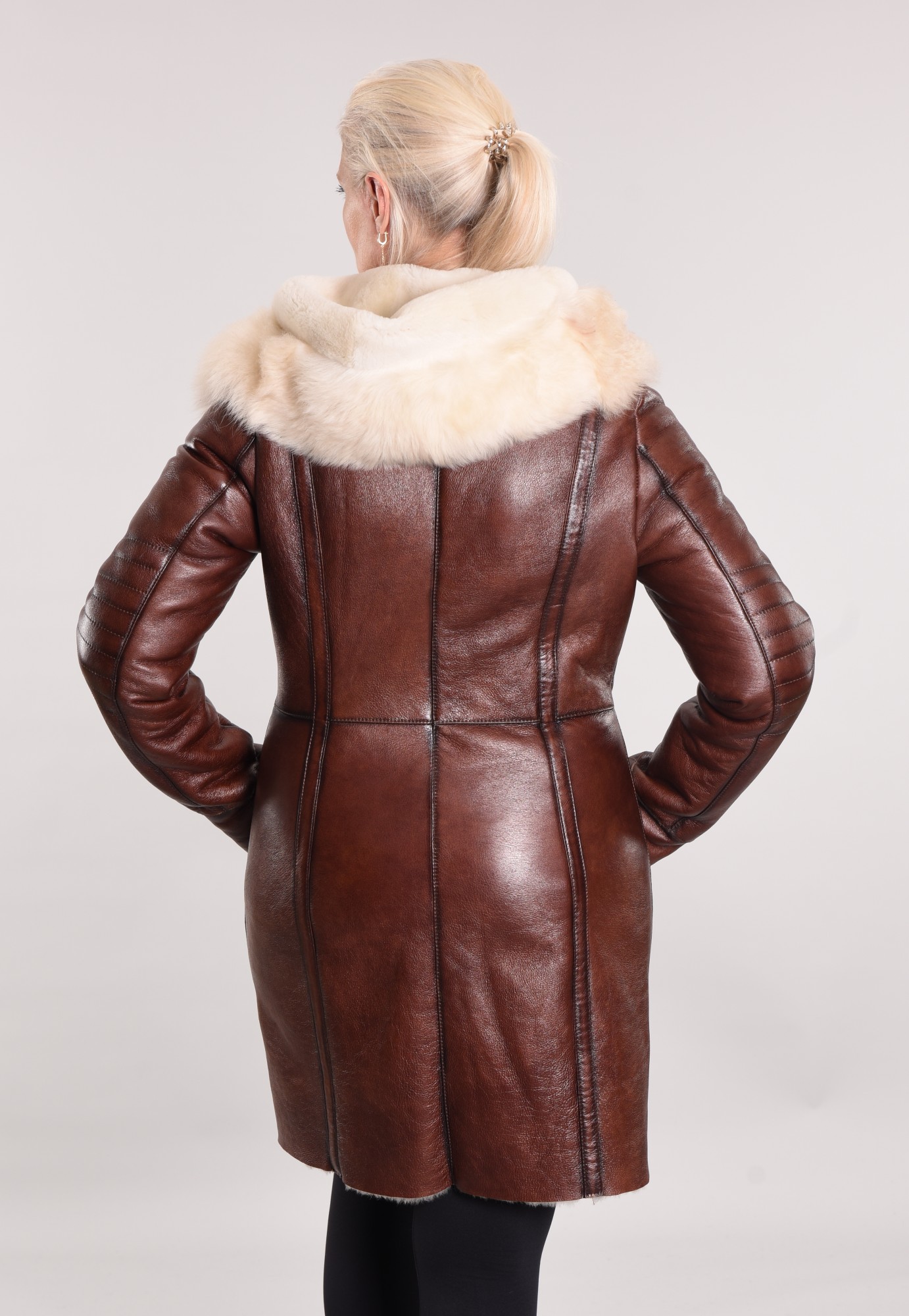 Дублёнка приталенная с капюшоном по краю тоскана