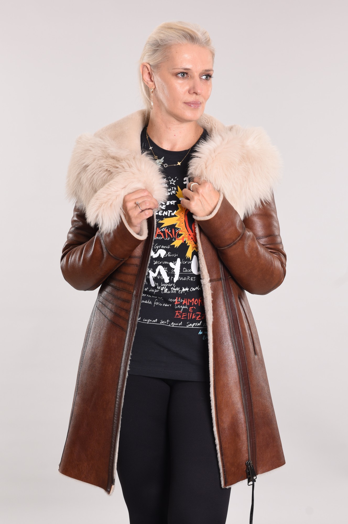 Дублёнка приталенная с капюшоном по краю тоскана