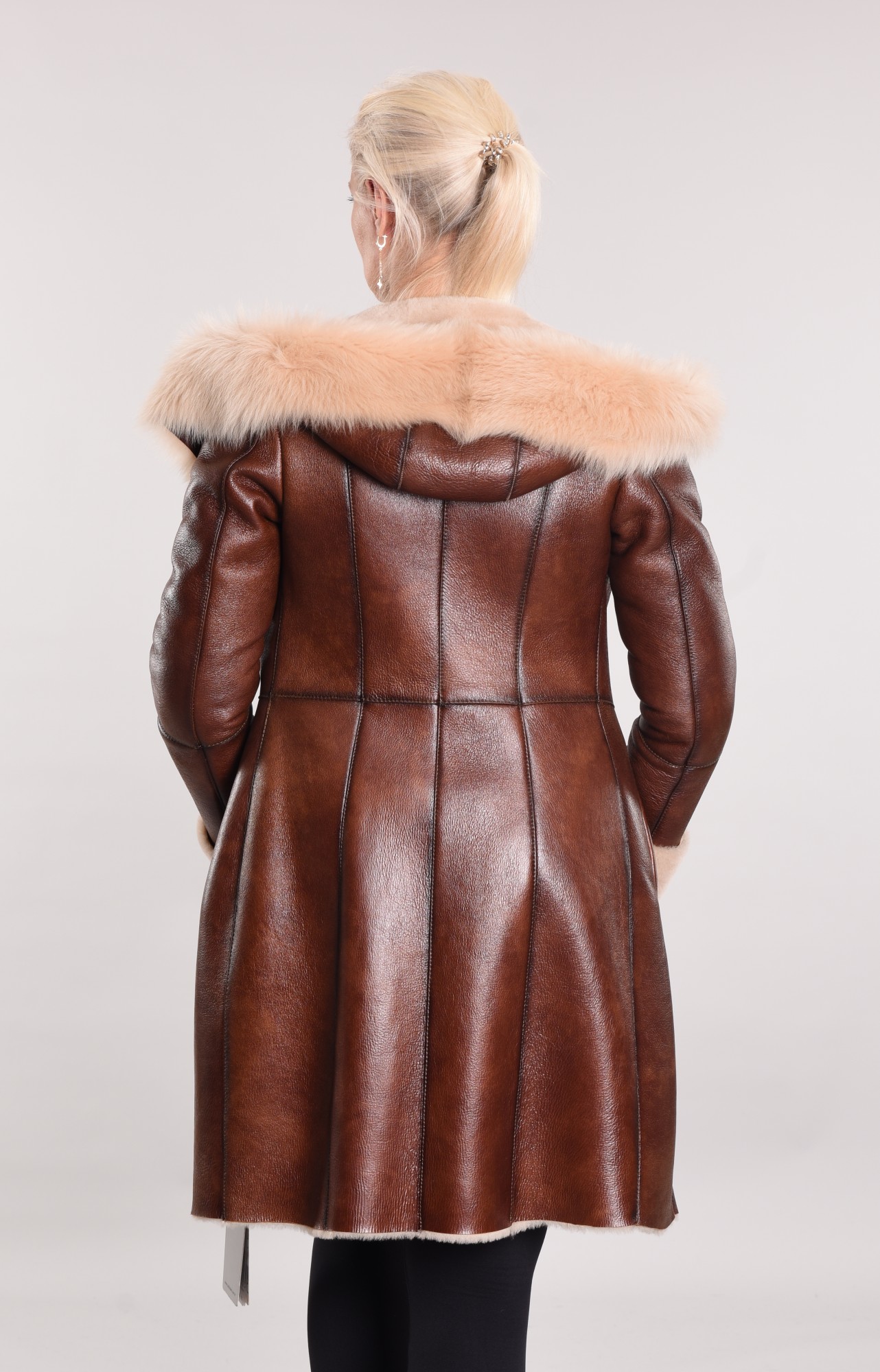 Дублёнка с покрытием, по краю капюшона тоскана