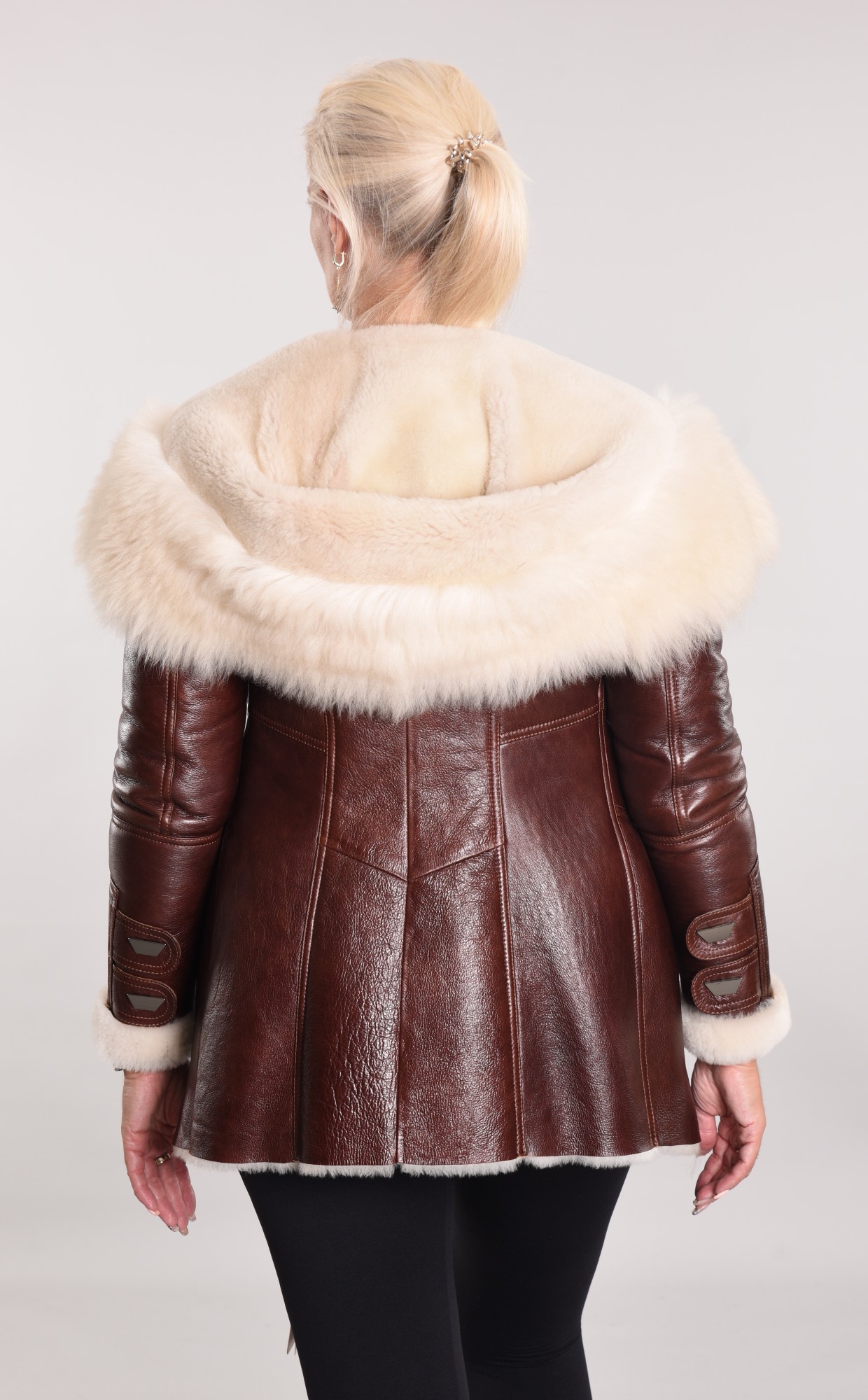 Дублёнка с покрытием и капюшоном