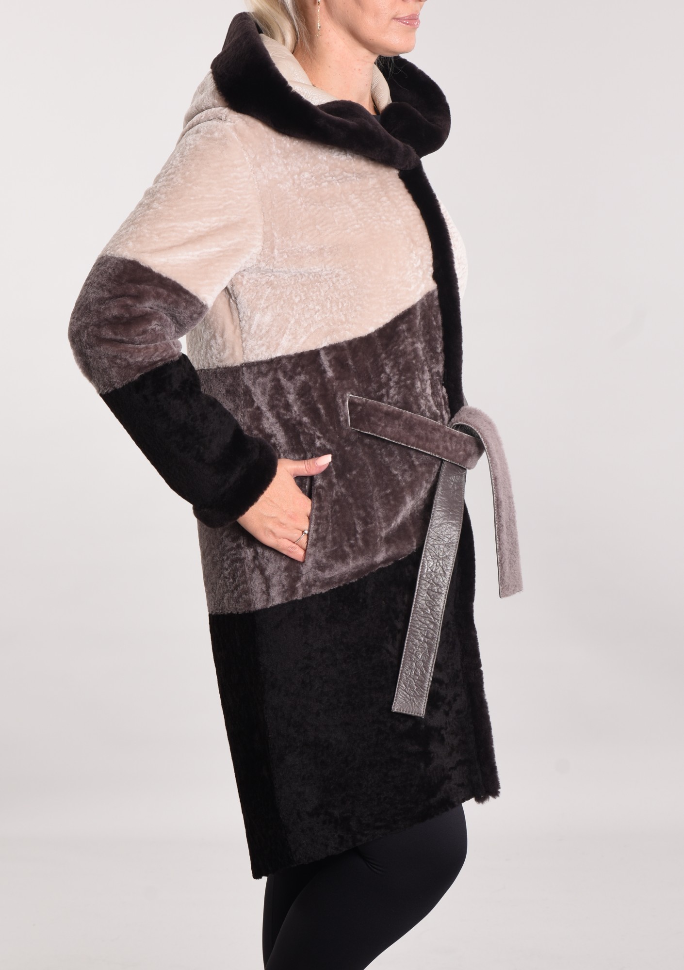 Astragan reversible with a hood