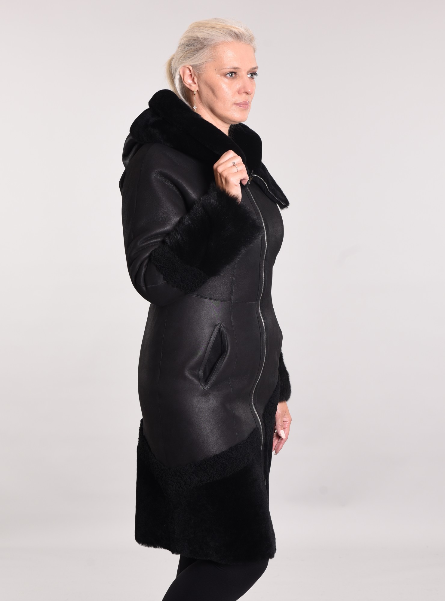 Fitted sheepskin coat with hood with Tigrado trim