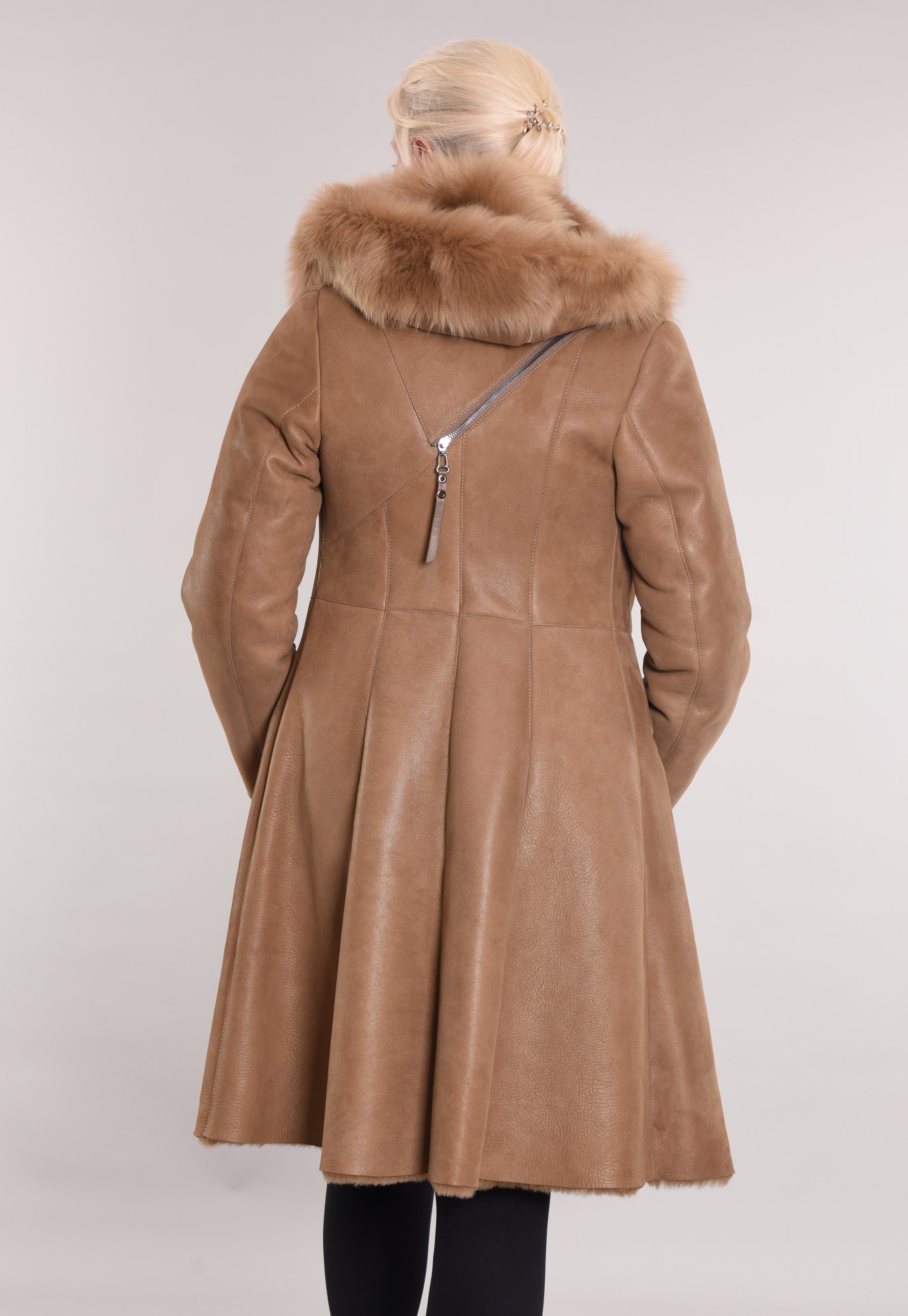 Дублёнка приталенная с воротником тоскана