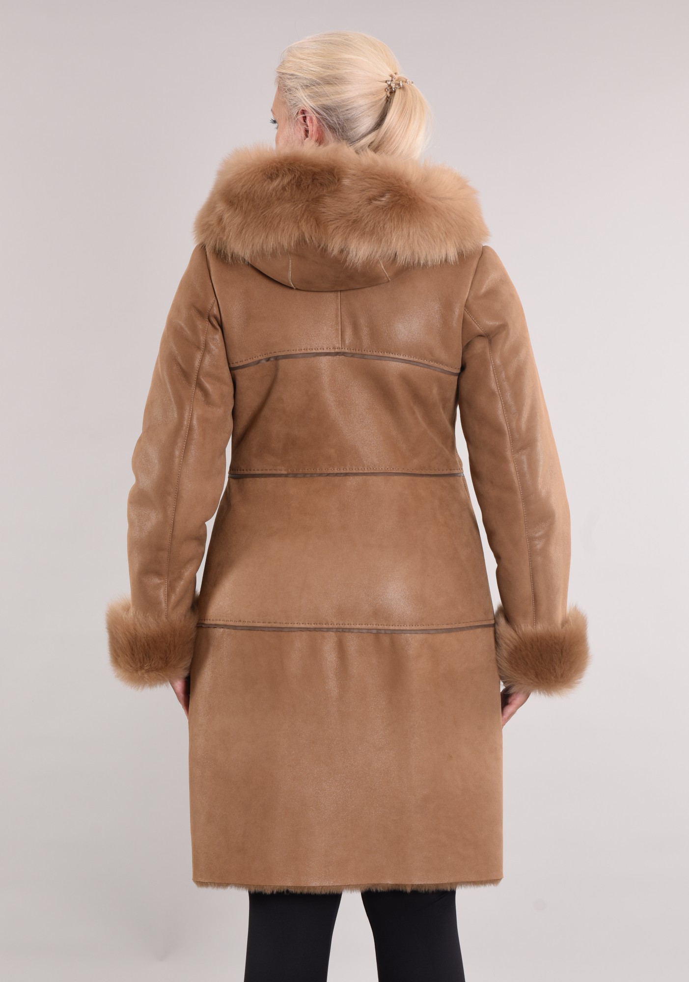 Дублёнка приталенная. Капюшон и манжеты тоскана