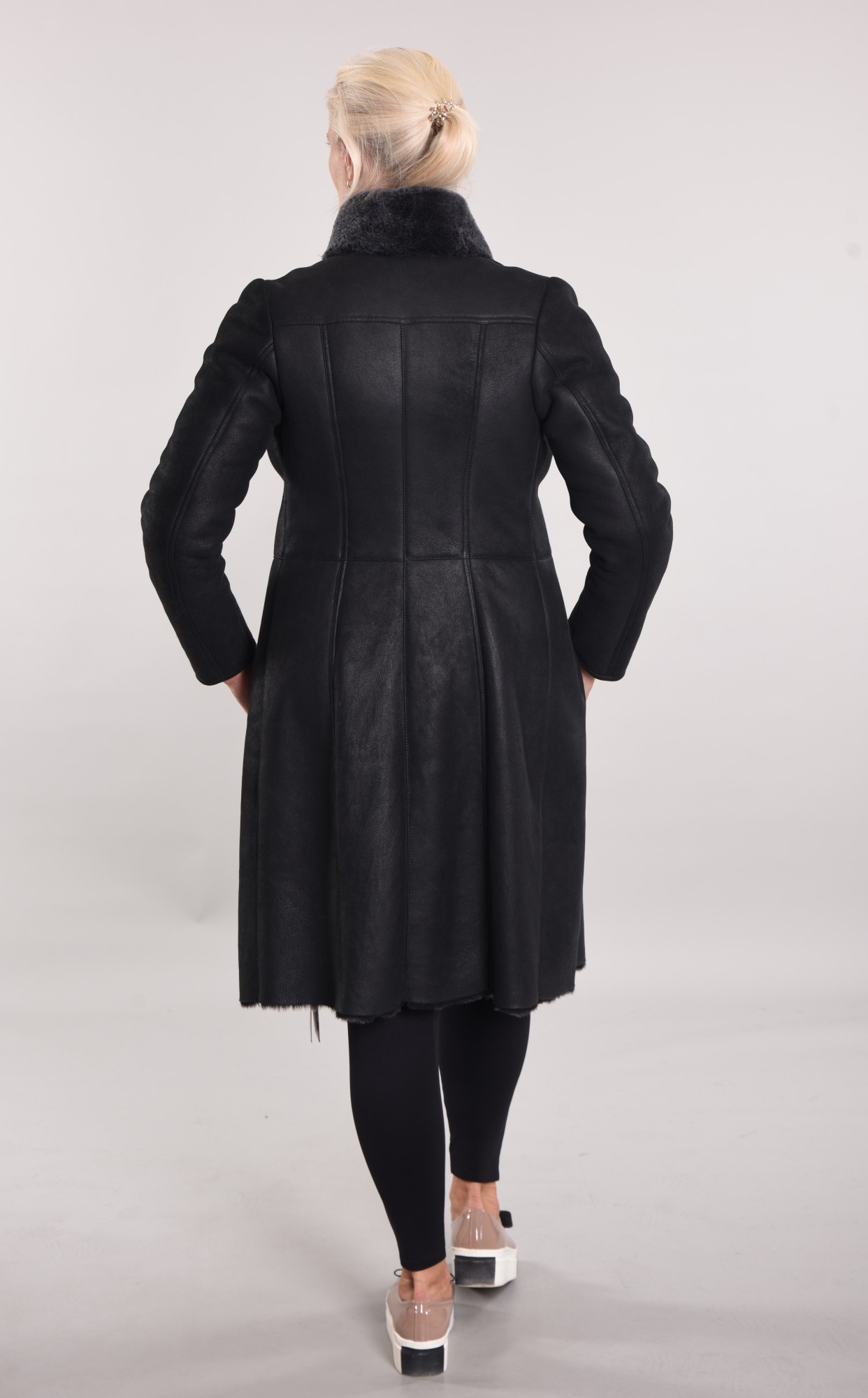 Приталенная дублёнка