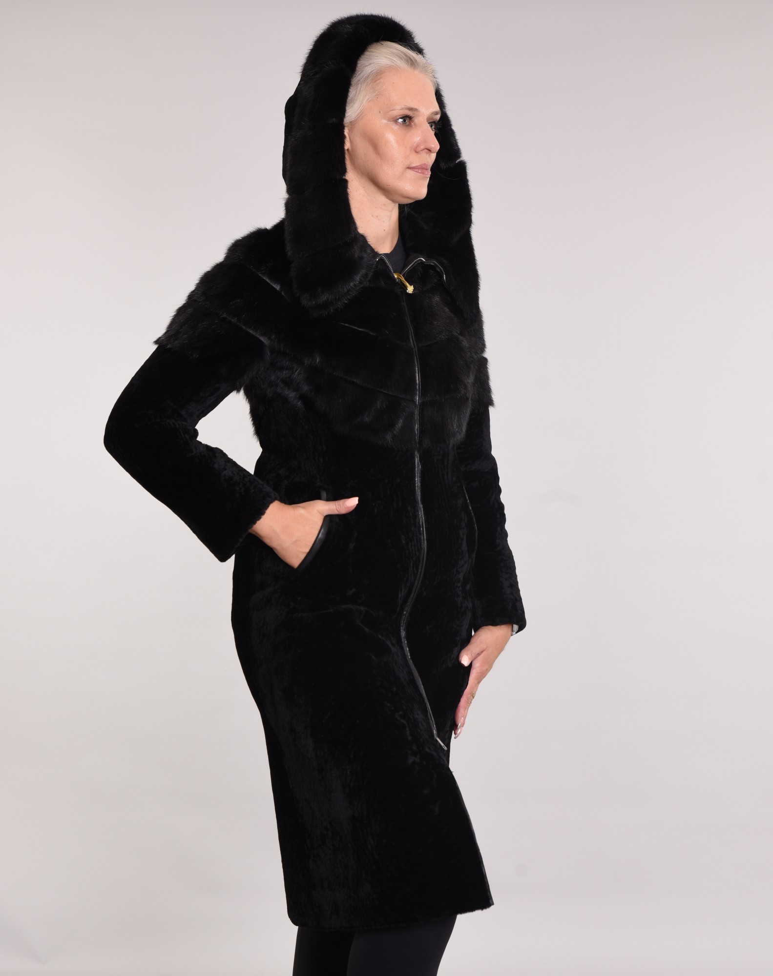 Дублёнка с капюшоном (отделка из норки)