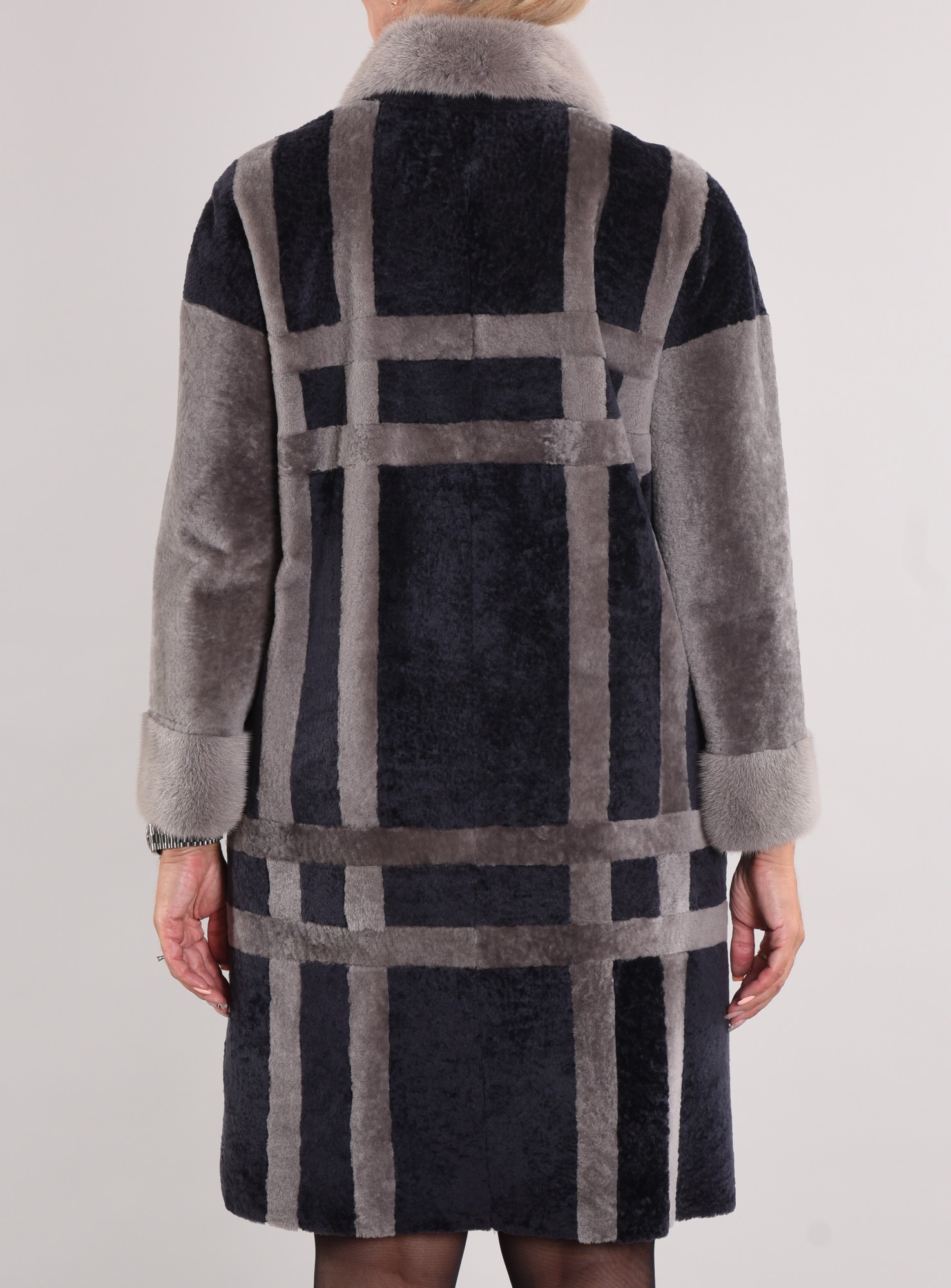 Астраган с покрытием двусторонняя модель, воротник и манжеты норка