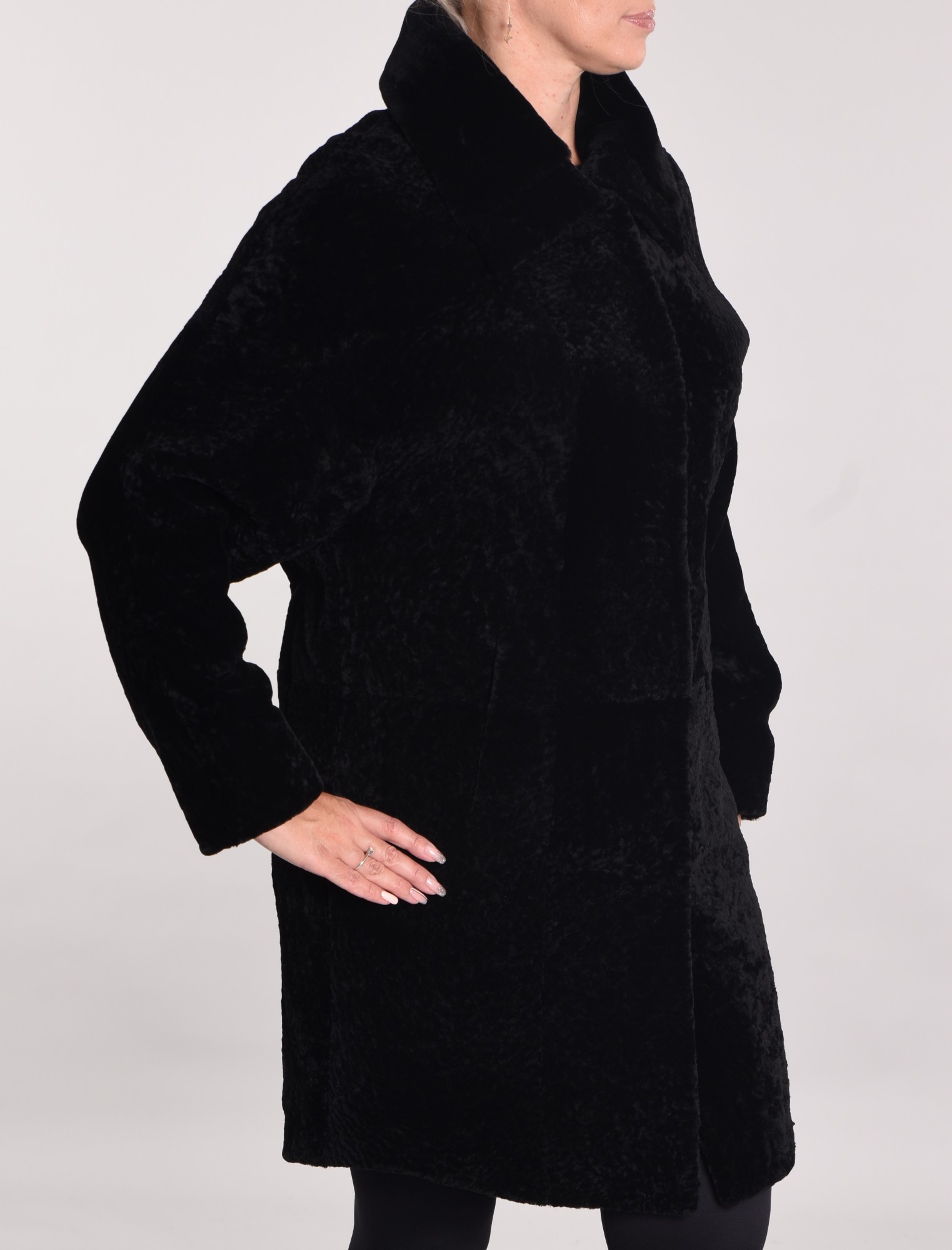 Астраган на подкладе, воротник мутон