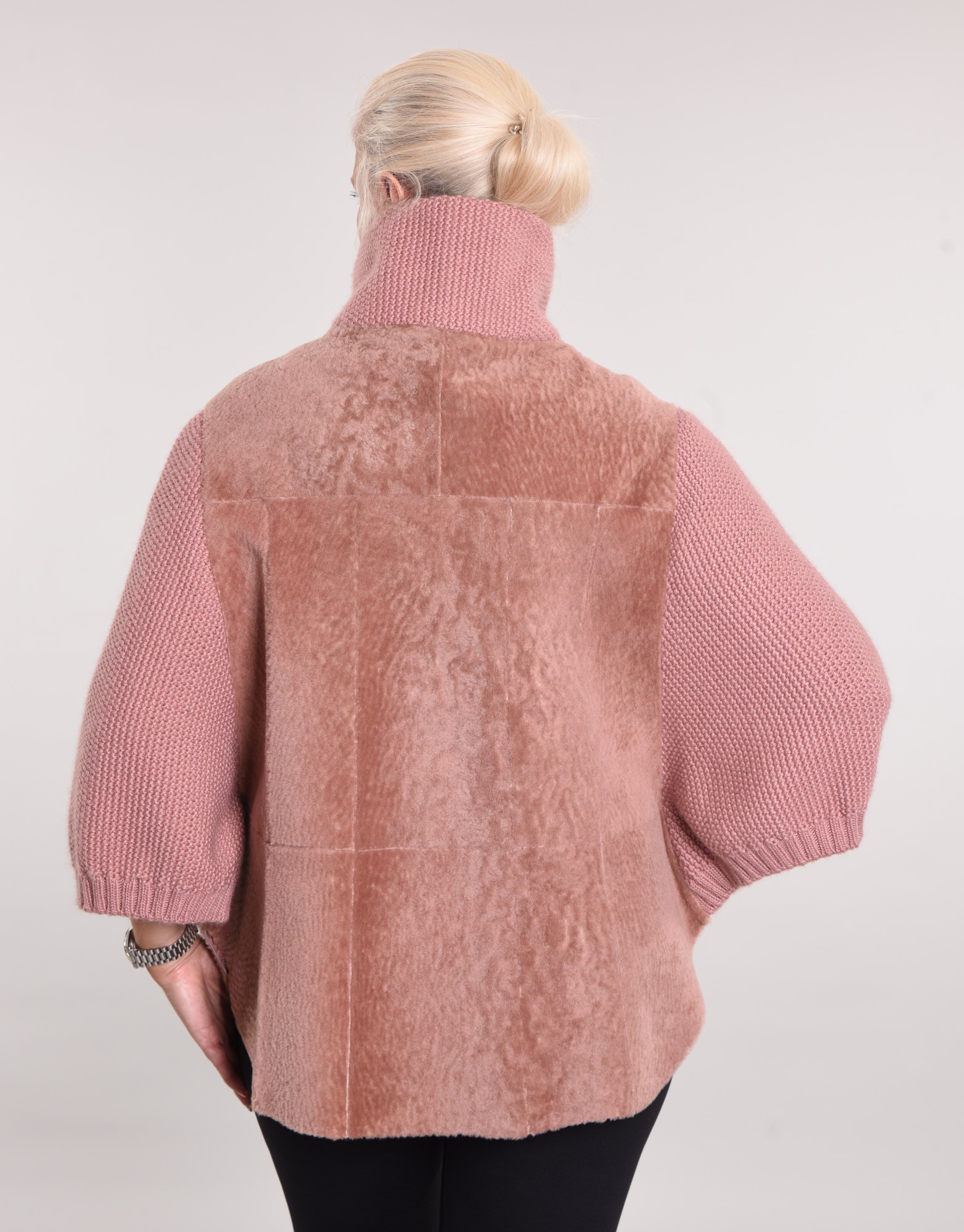 Астраган с покрытием двусторонняя. Рукова и воротник трикотаж