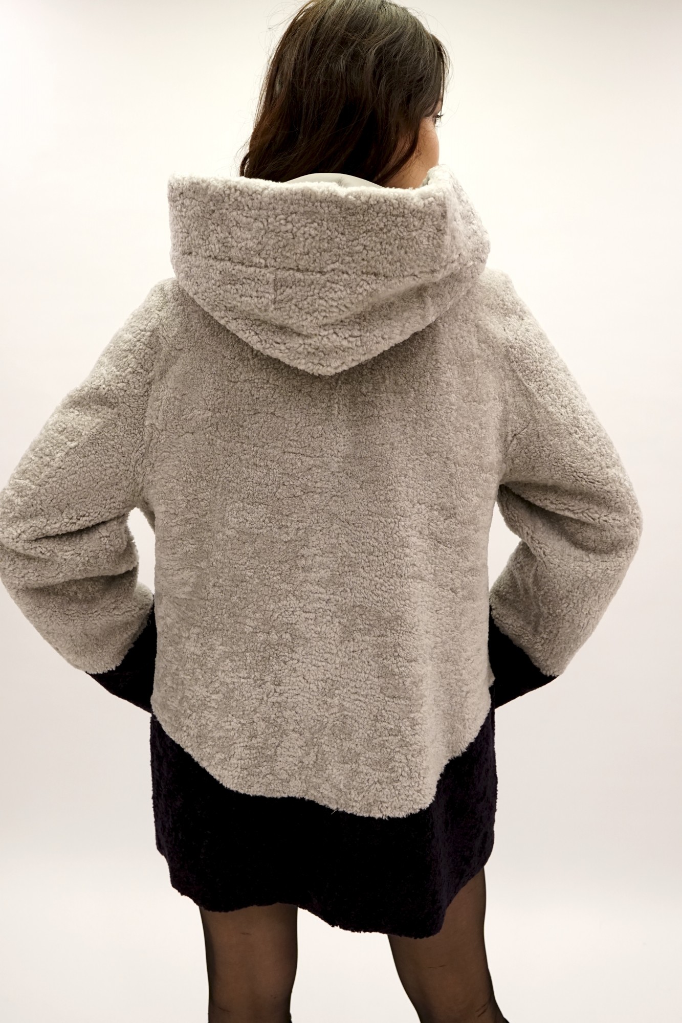 Дублёнка том-кёрли двусторонняя модель с капюшоном и покрытием