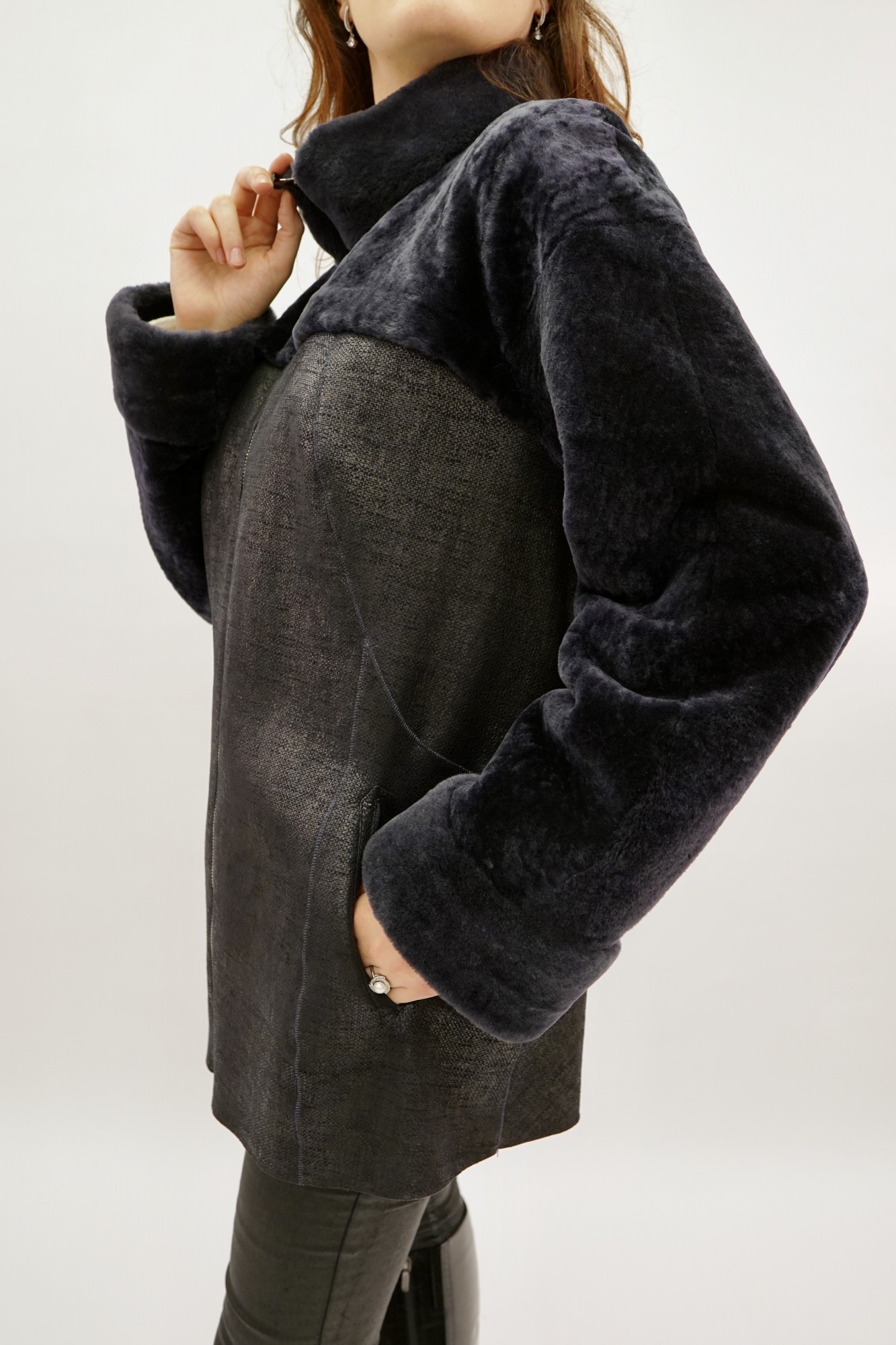 Астраган с покрытием, воротник мутон