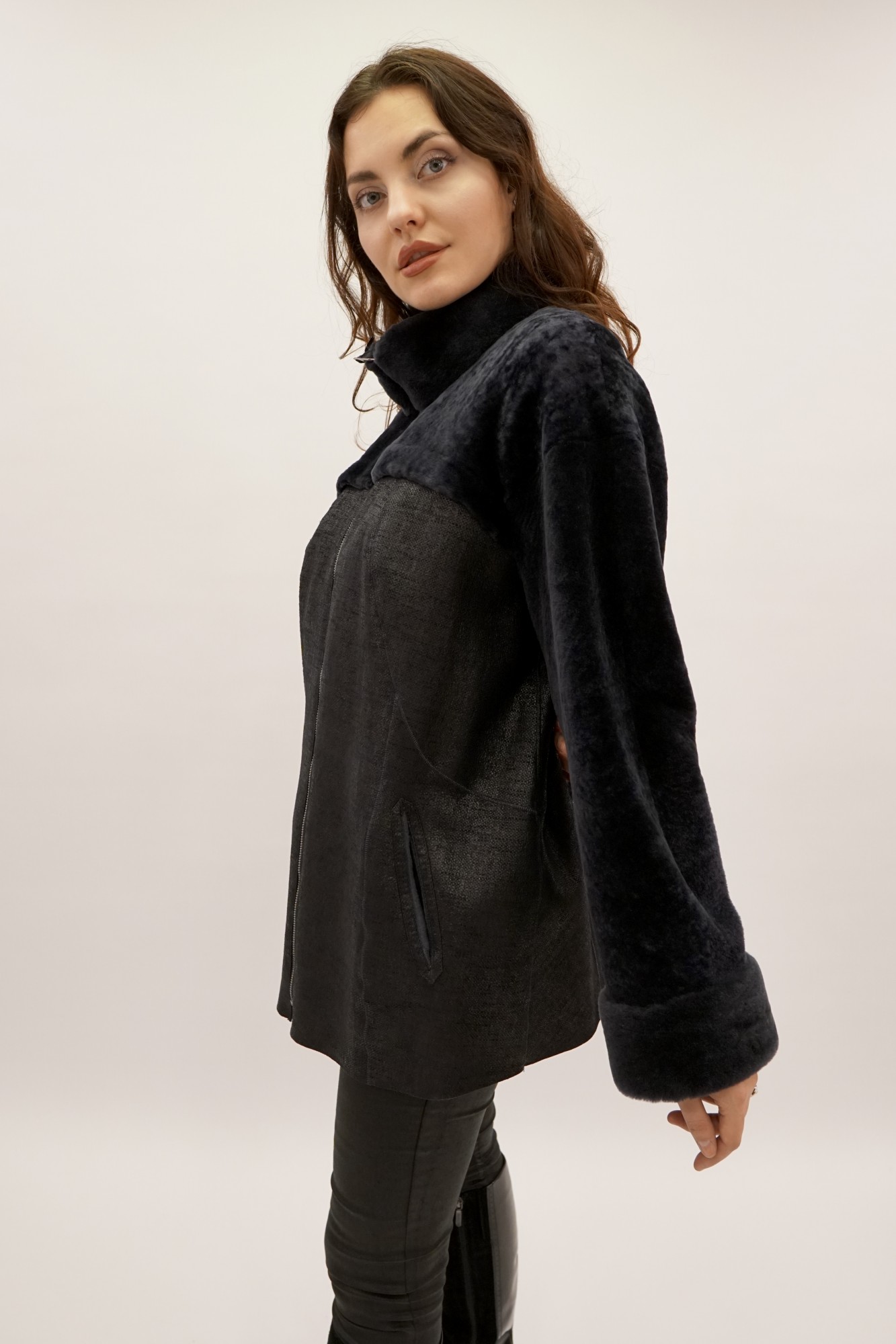 Астраган с покрытием, воротник мутон