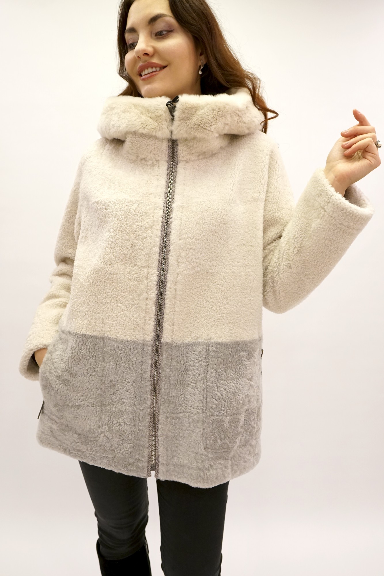 Astragan double-sided coated, on the edge of the hood Rex