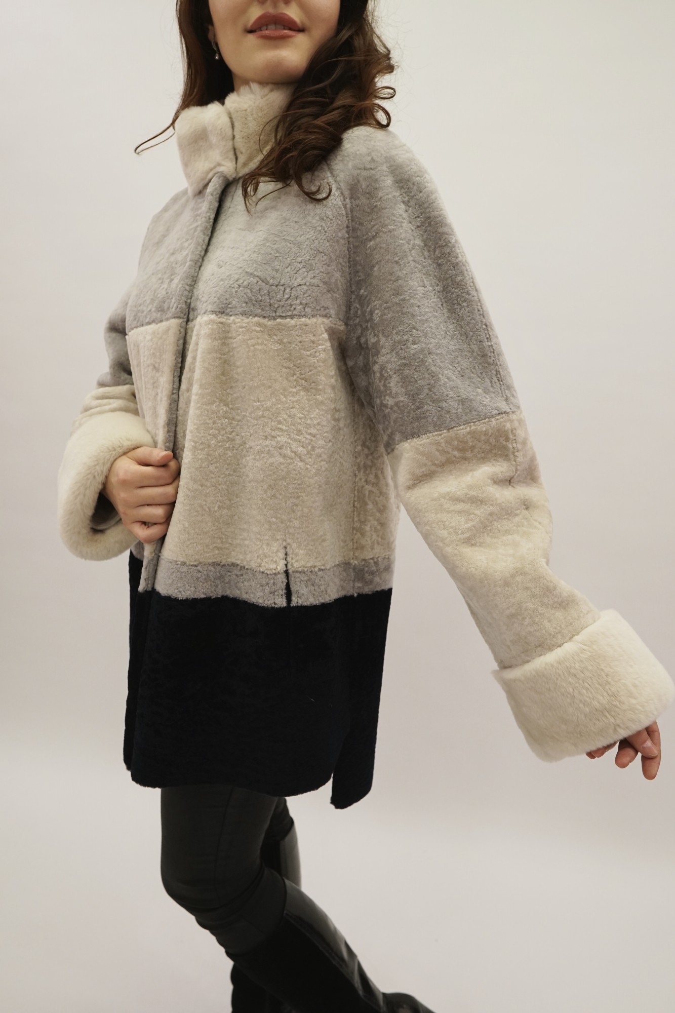 Астраган с покрытием двусторонняя модель oversize, стойка воротник и манжеты Rex