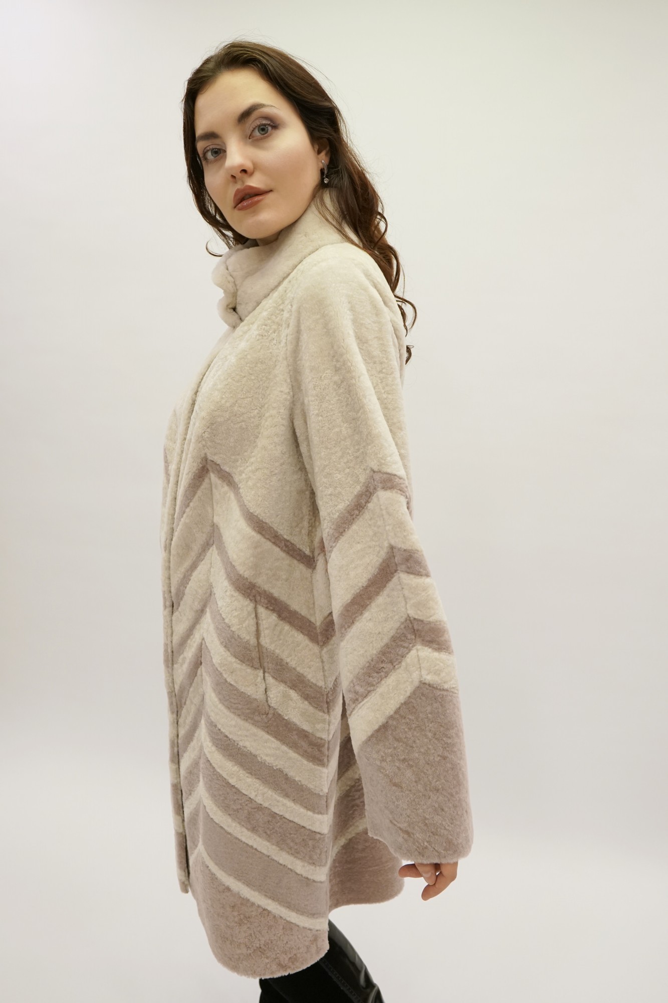 Астраган двусторонняя модель с покрытием, стойка воротник мутон