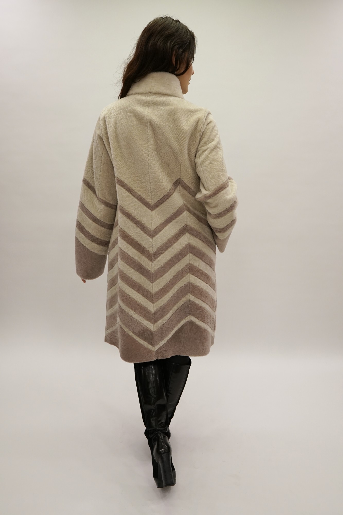 Астраган двусторонняя модель с покрытием, стойка воротник мутон