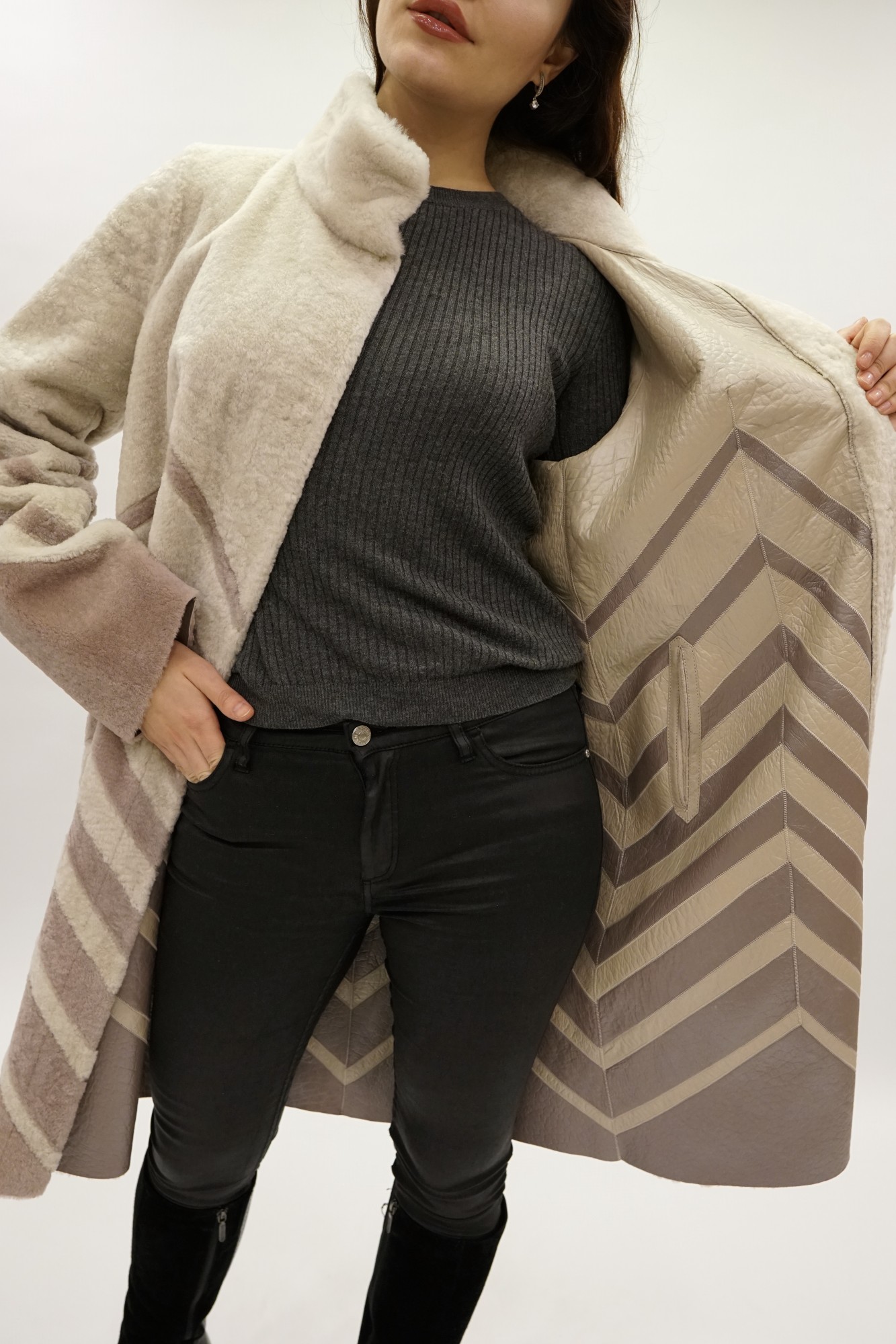 Астраган двусторонняя модель с покрытием, стойка воротник мутон