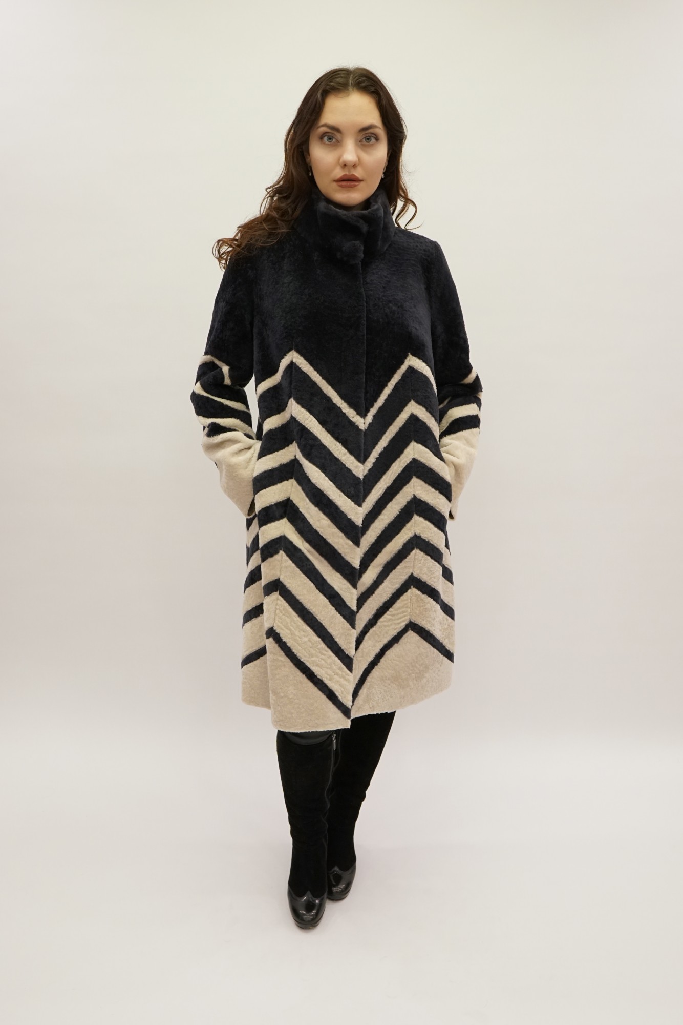 Астраган двусторонняя модель с покрытием, стойка воротник мутон