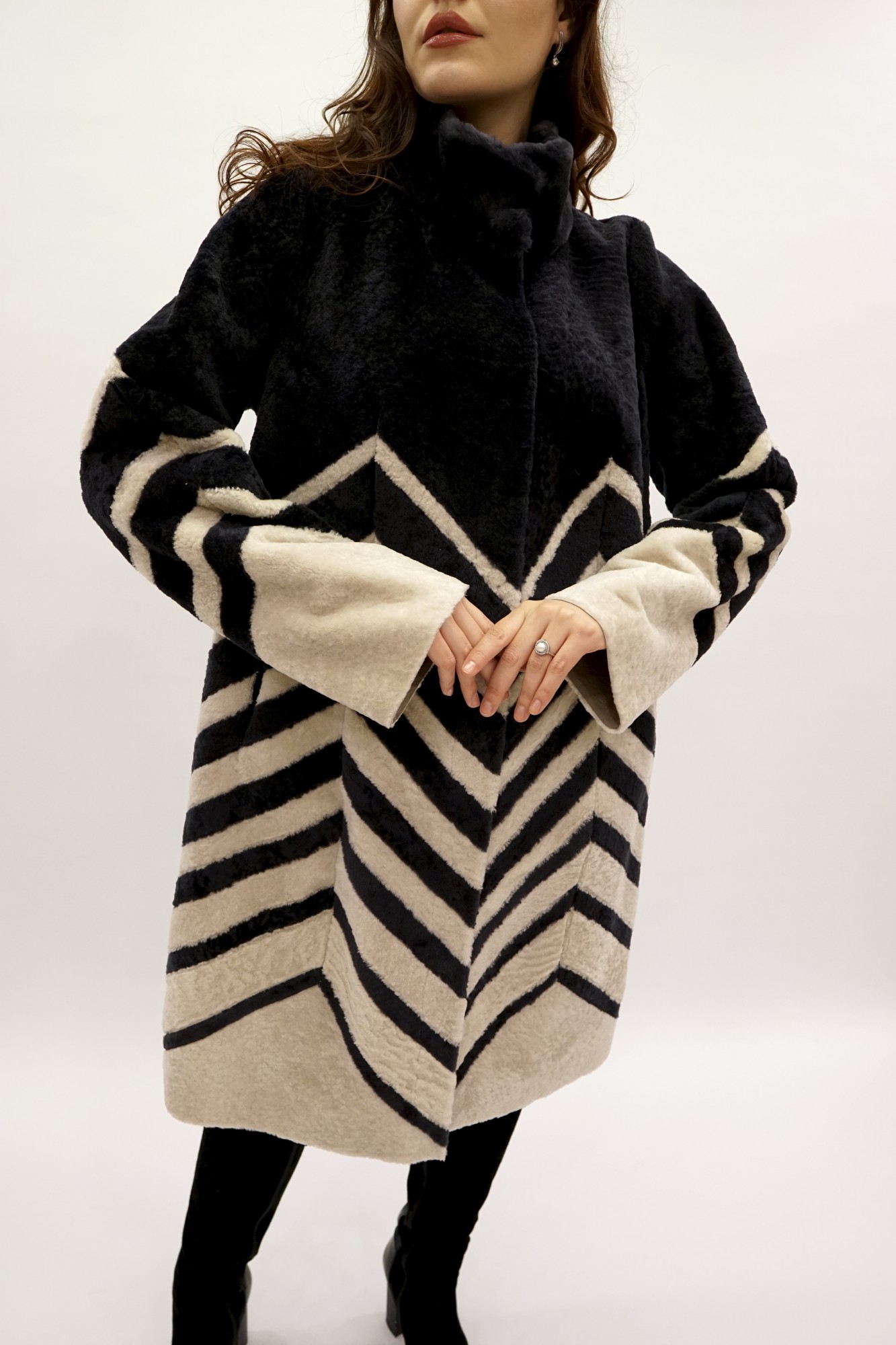 Астраган двусторонняя модель с покрытием, стойка воротник мутон