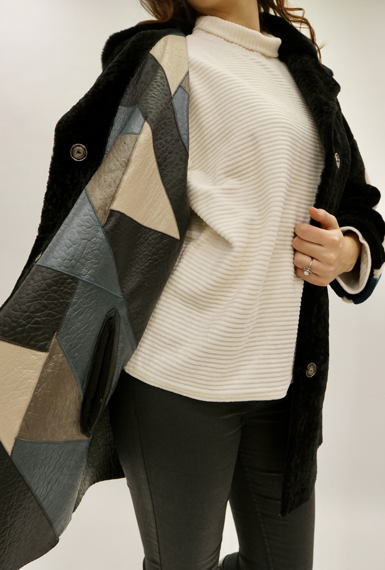 Астраган двусторонняя модель с покрытием, английский воротник Rex. Oversize