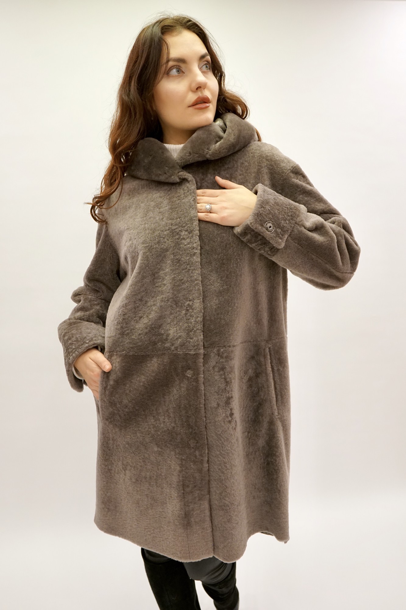 Астраган с покрытием и капюшоном