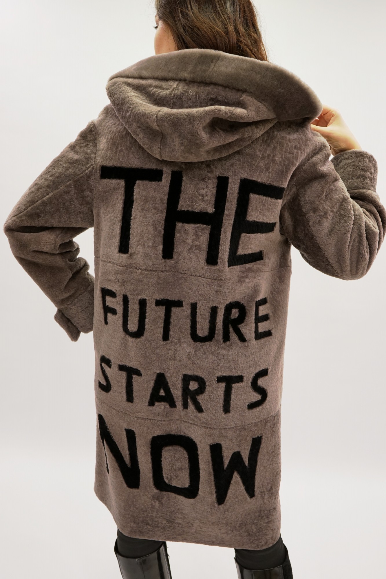 Астраган с покрытием и капюшоном