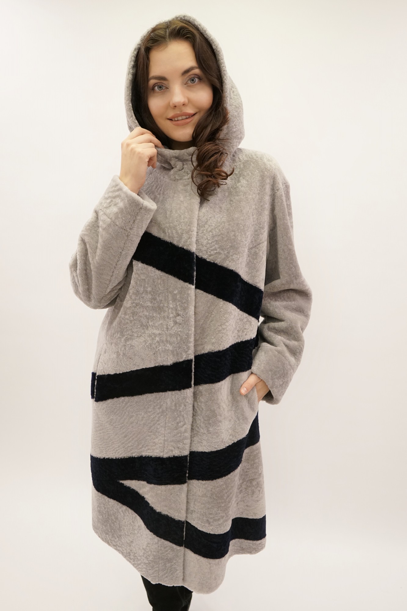 Астраган двусторонняя модель с покрытием и капюшоном