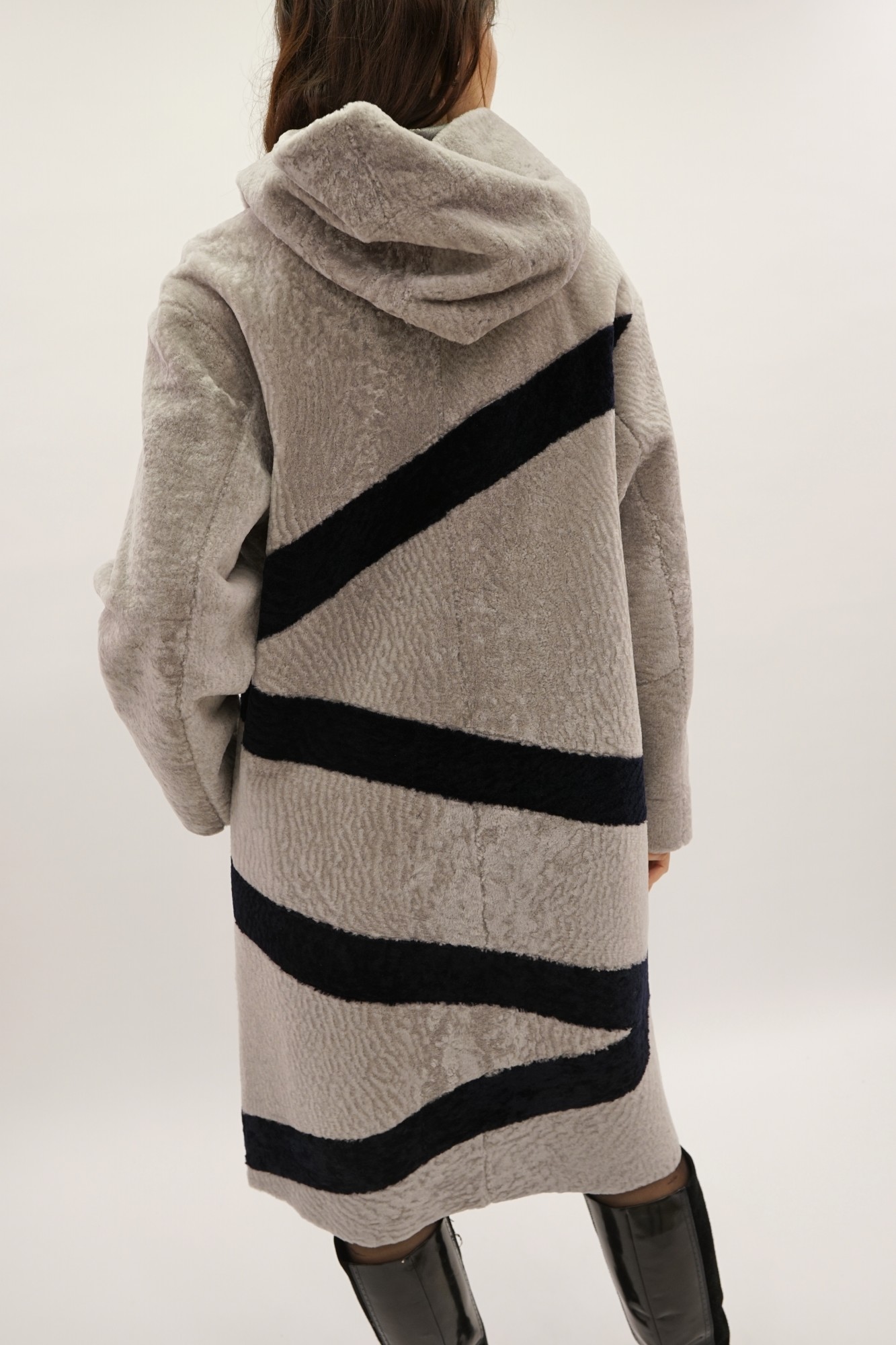 Астраган двусторонняя модель с покрытием и капюшоном