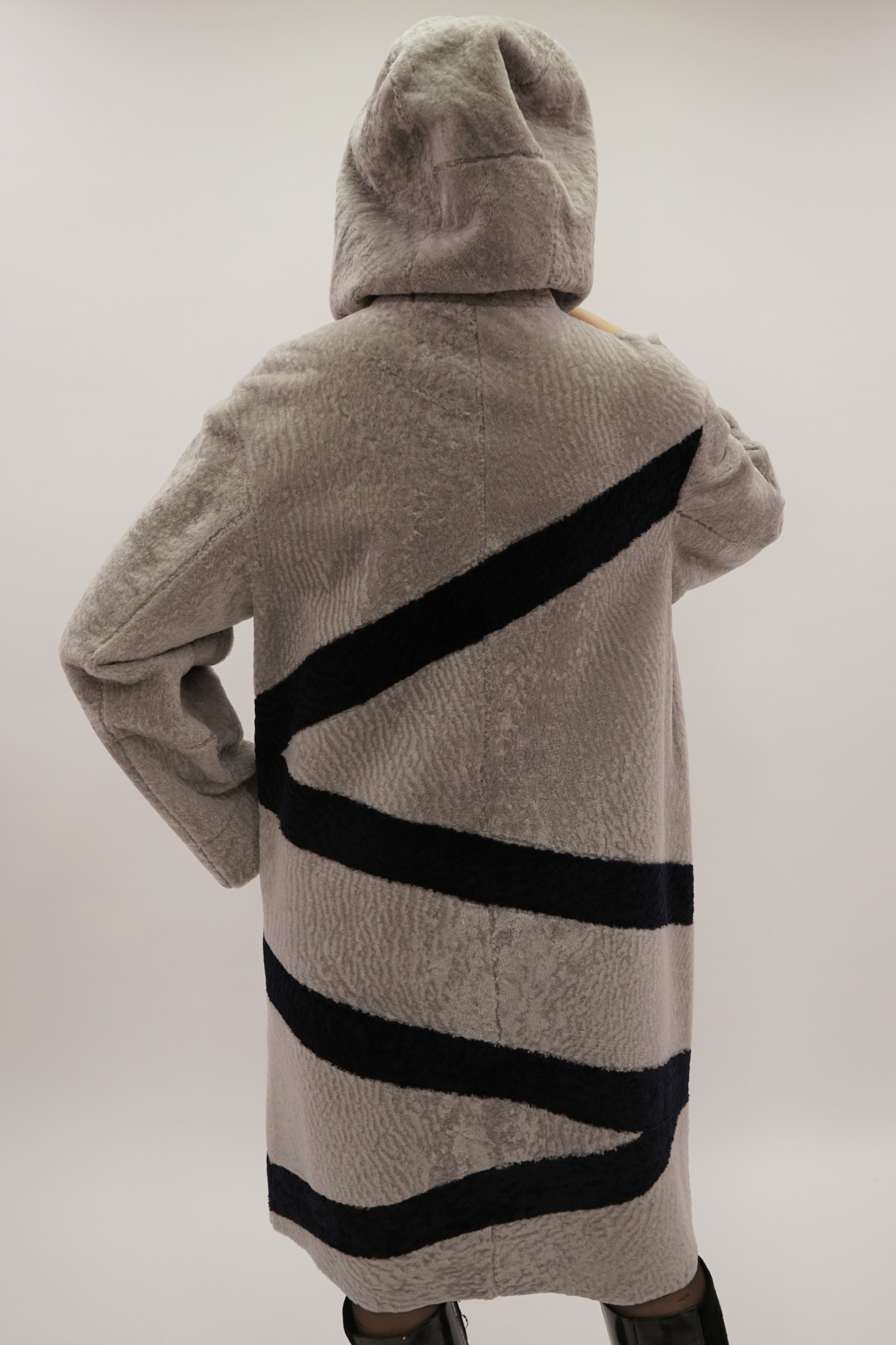 Астраган двусторонняя модель с покрытием и капюшоном