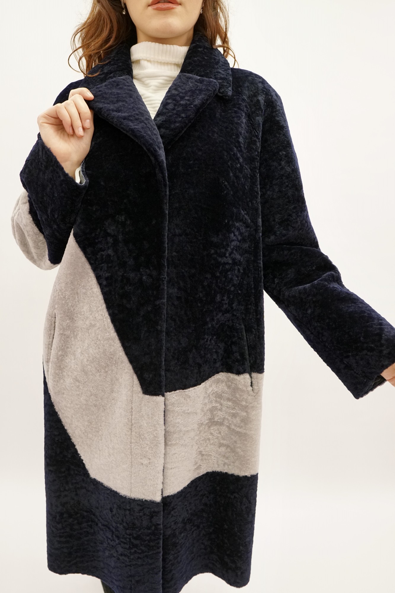 Астраган двусторонняя модель с покрытием, английский воротник. Oversize