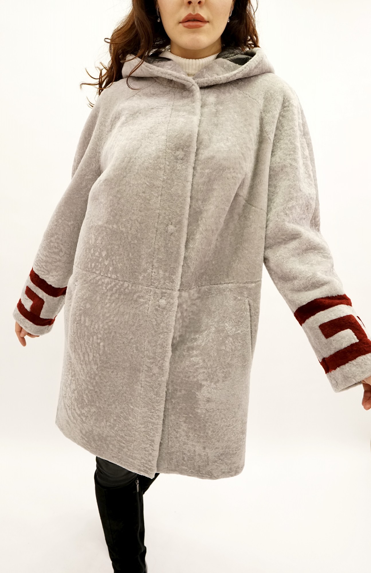 Астраган двусторонняя модель с покрытием и капюшоном