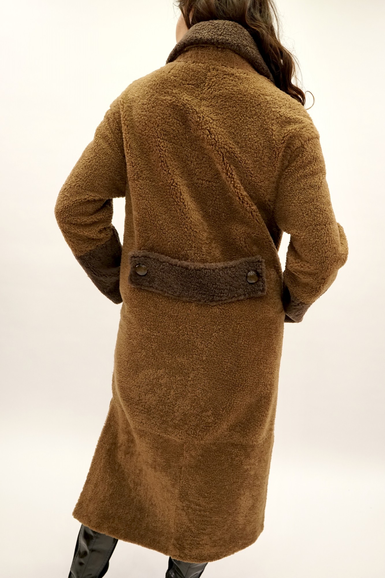 Дублёнка двусторонняя модель том-кёрли с покрытием, английский воротник