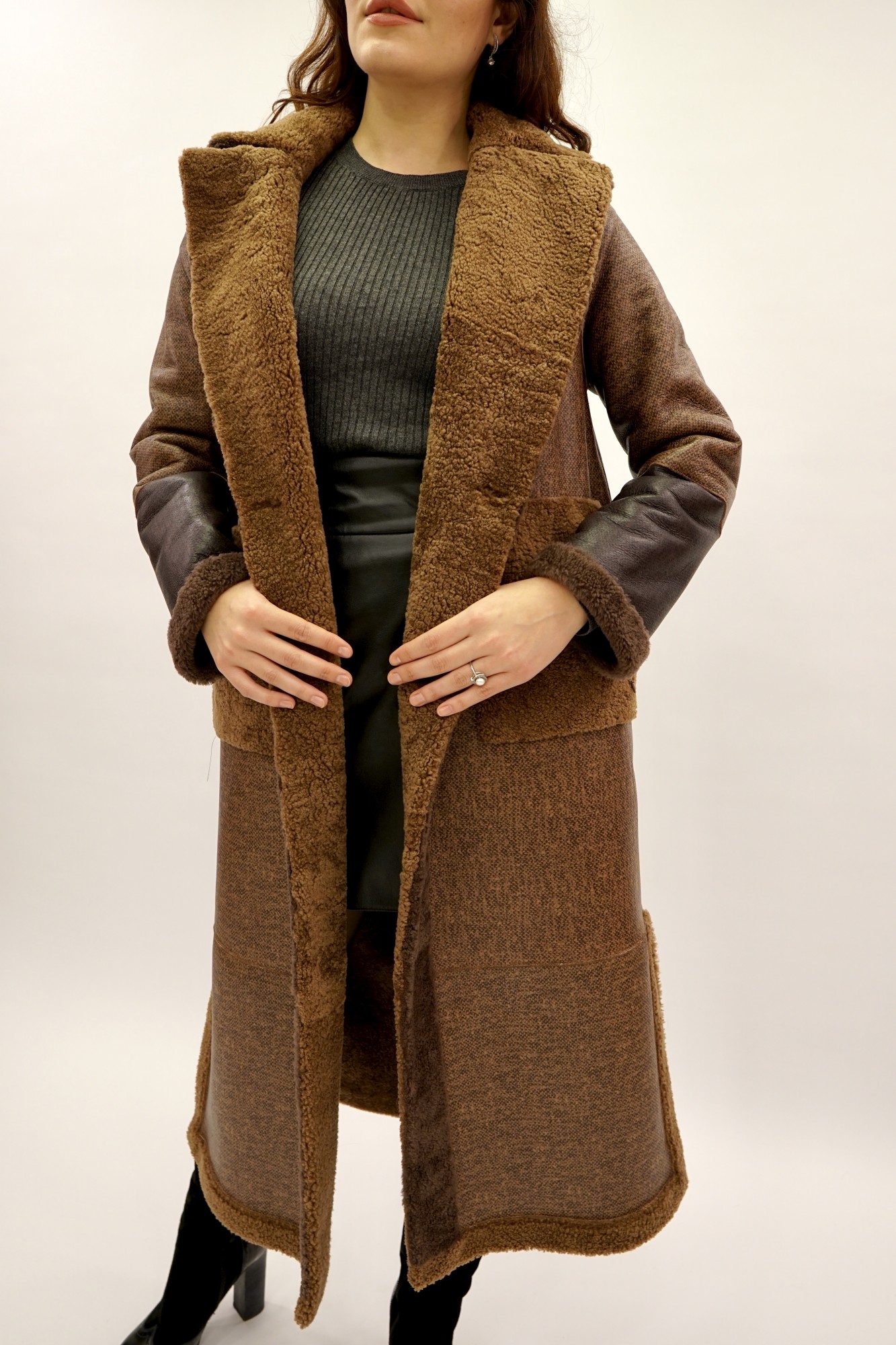 Дублёнка двусторонняя модель том-кёрли с покрытием, английский воротник