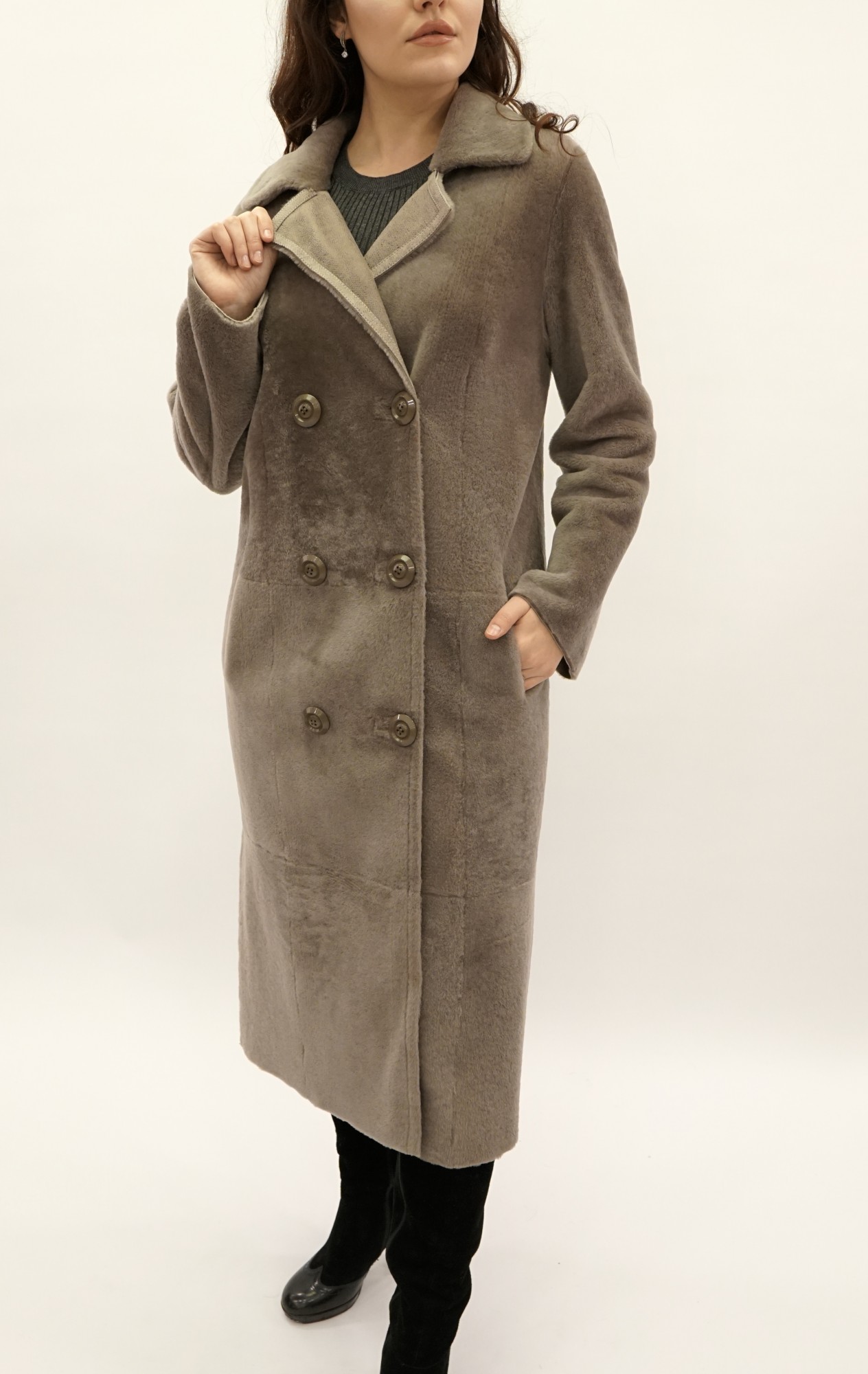 Spanish Mirinos coated double-breasted, English collar