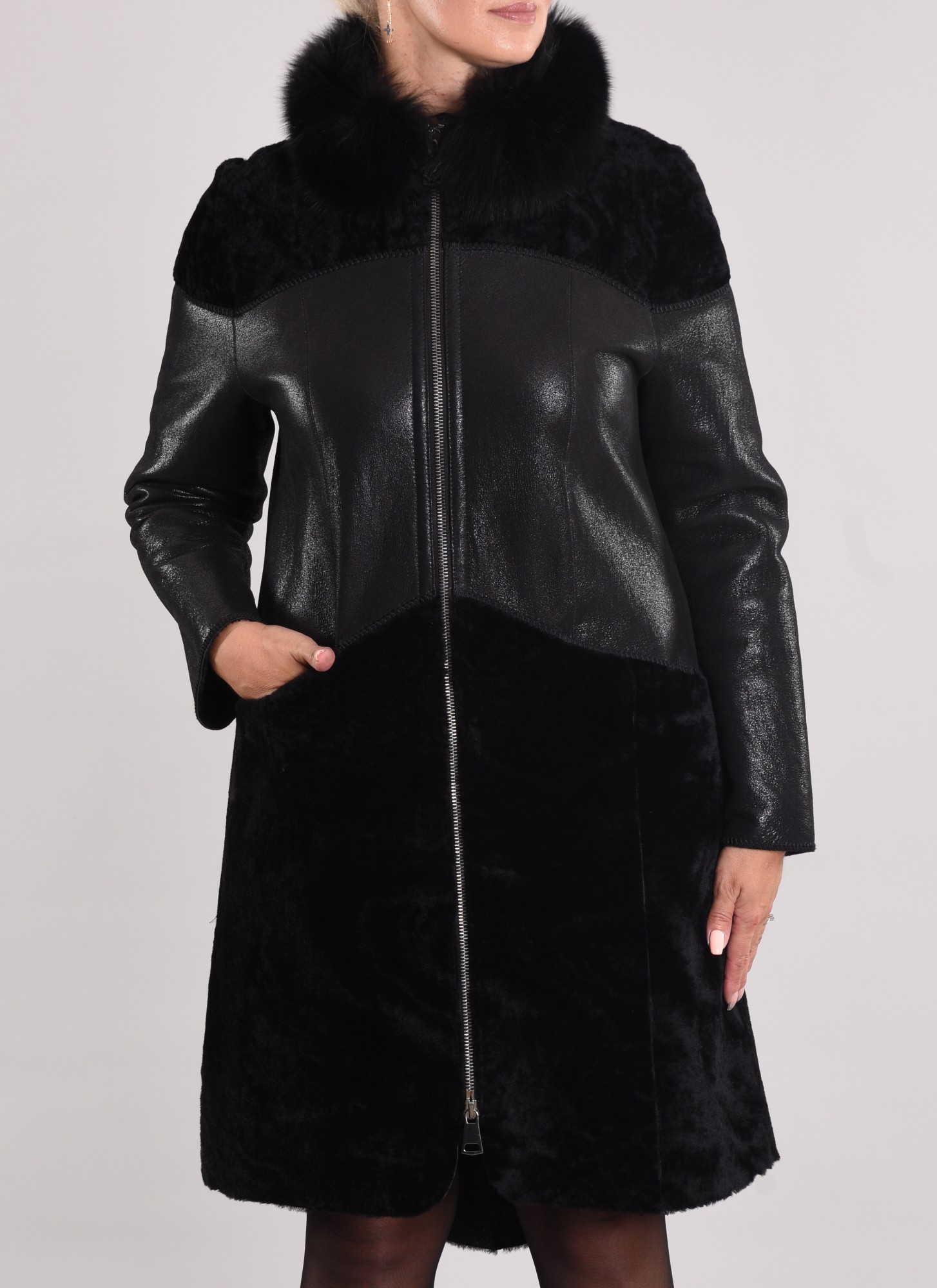 Астраган с покрытием, воротник песец