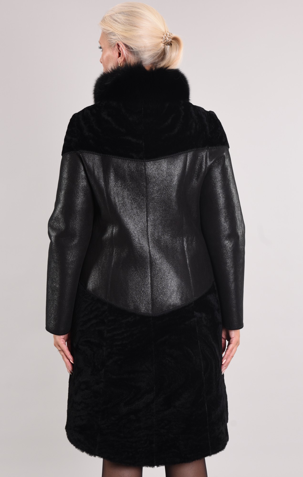 Астраган с покрытием, воротник песец