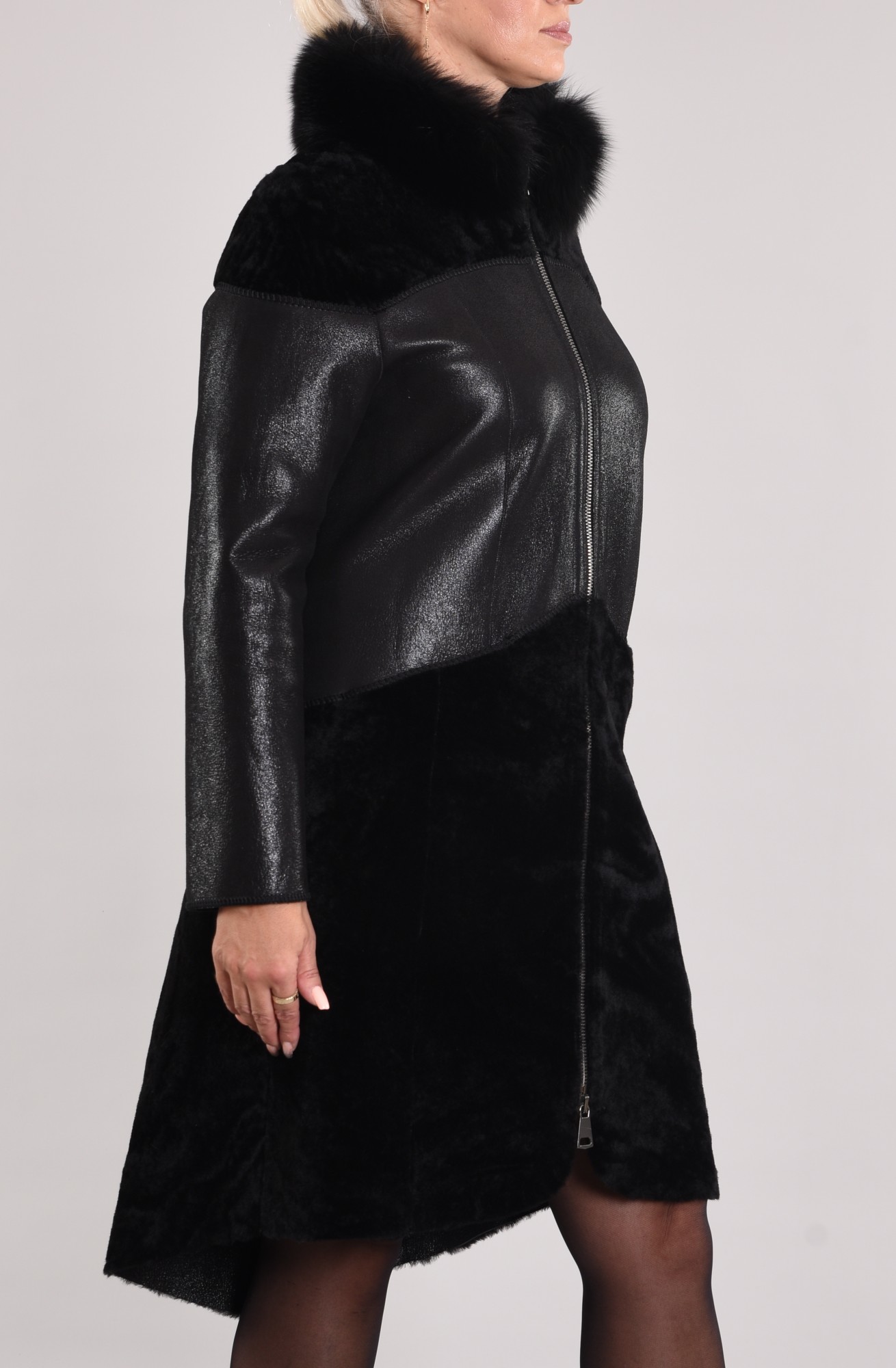 Астраган с покрытием, воротник песец