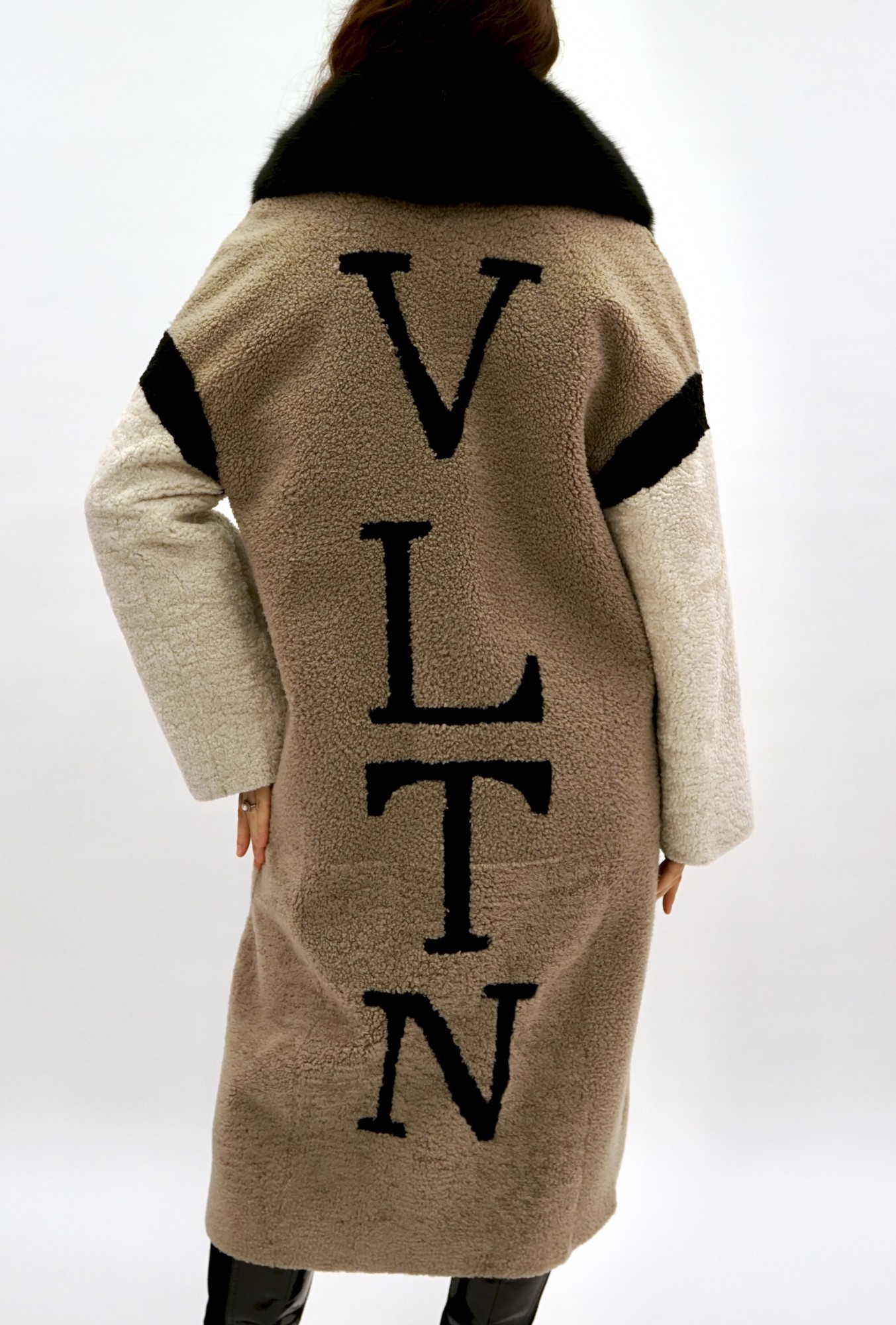 Дублёнка том-кёрли с покрытием, воротник английский песец