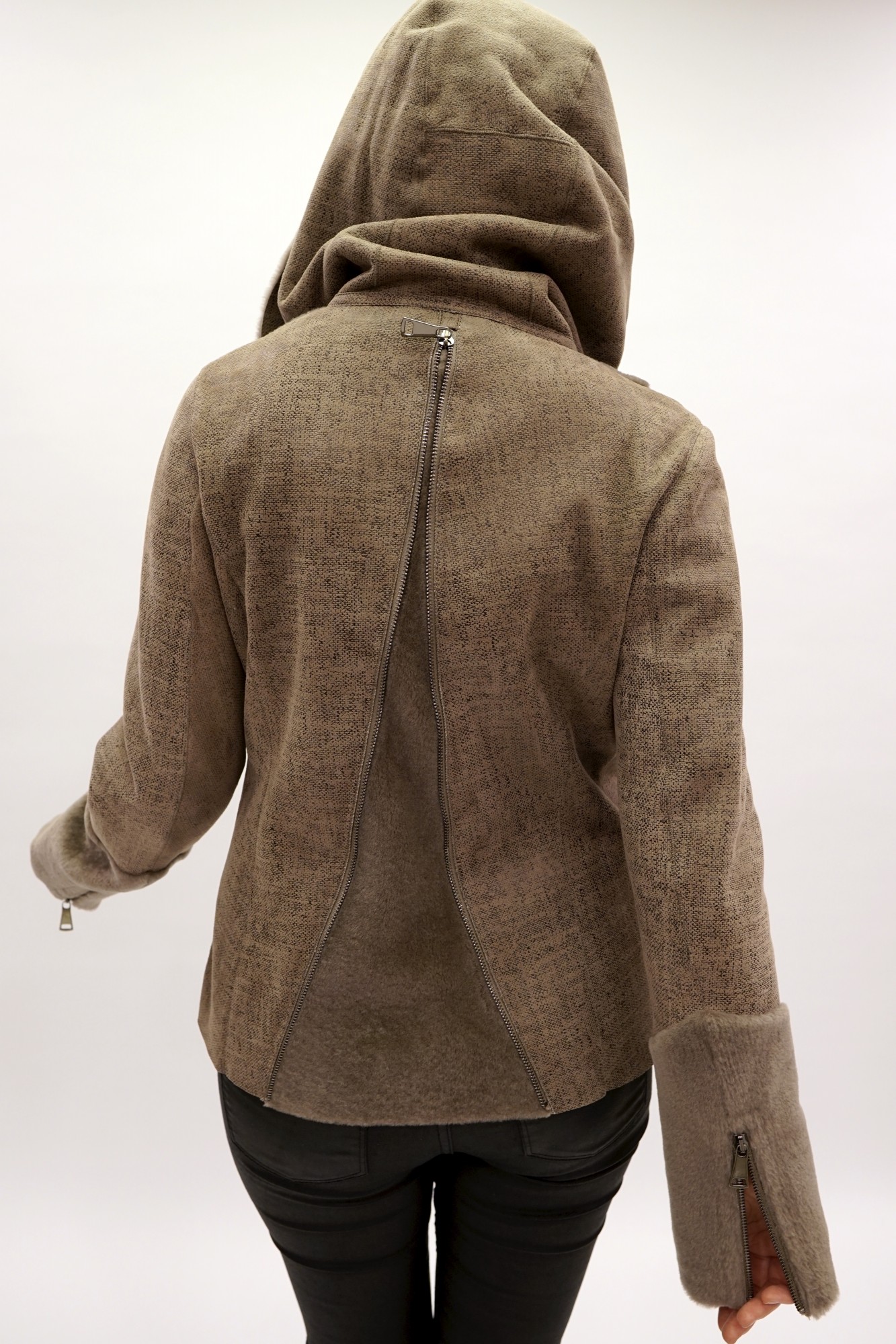 Испанский Меринос с покрытием и капюшоном