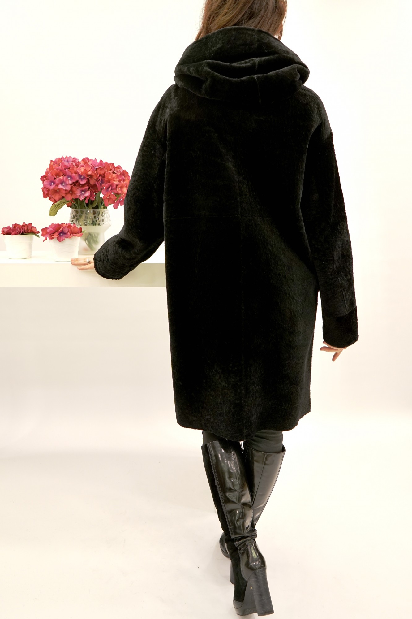 Астраган двусторонняя модель с капюшоном