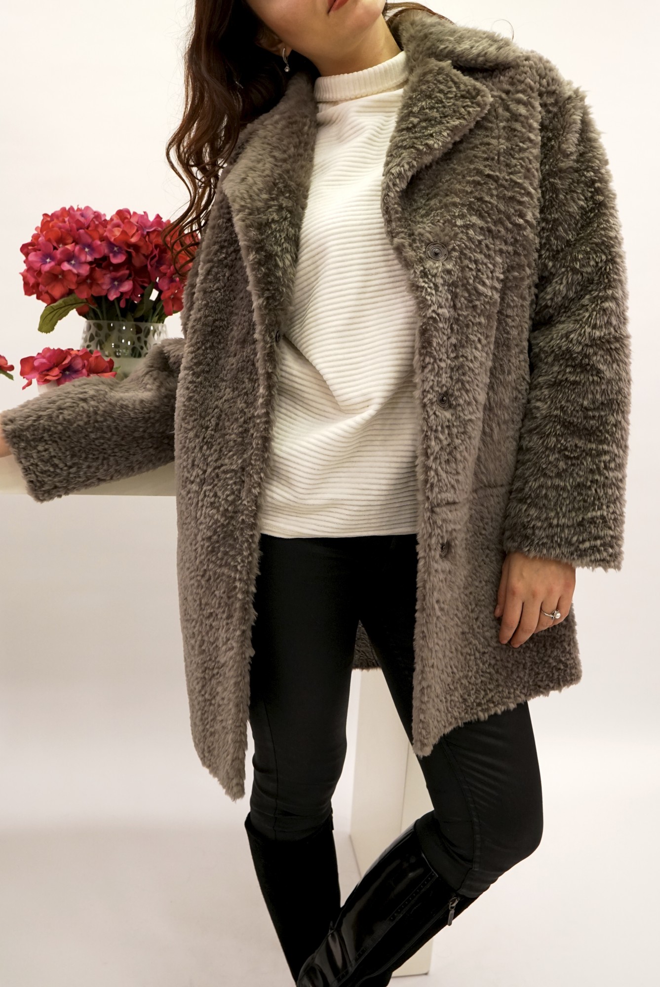 Tiftik sheepskin coat, English collar