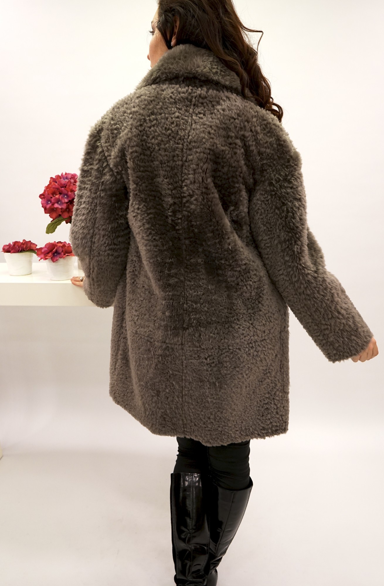Tiftik sheepskin coat, English collar