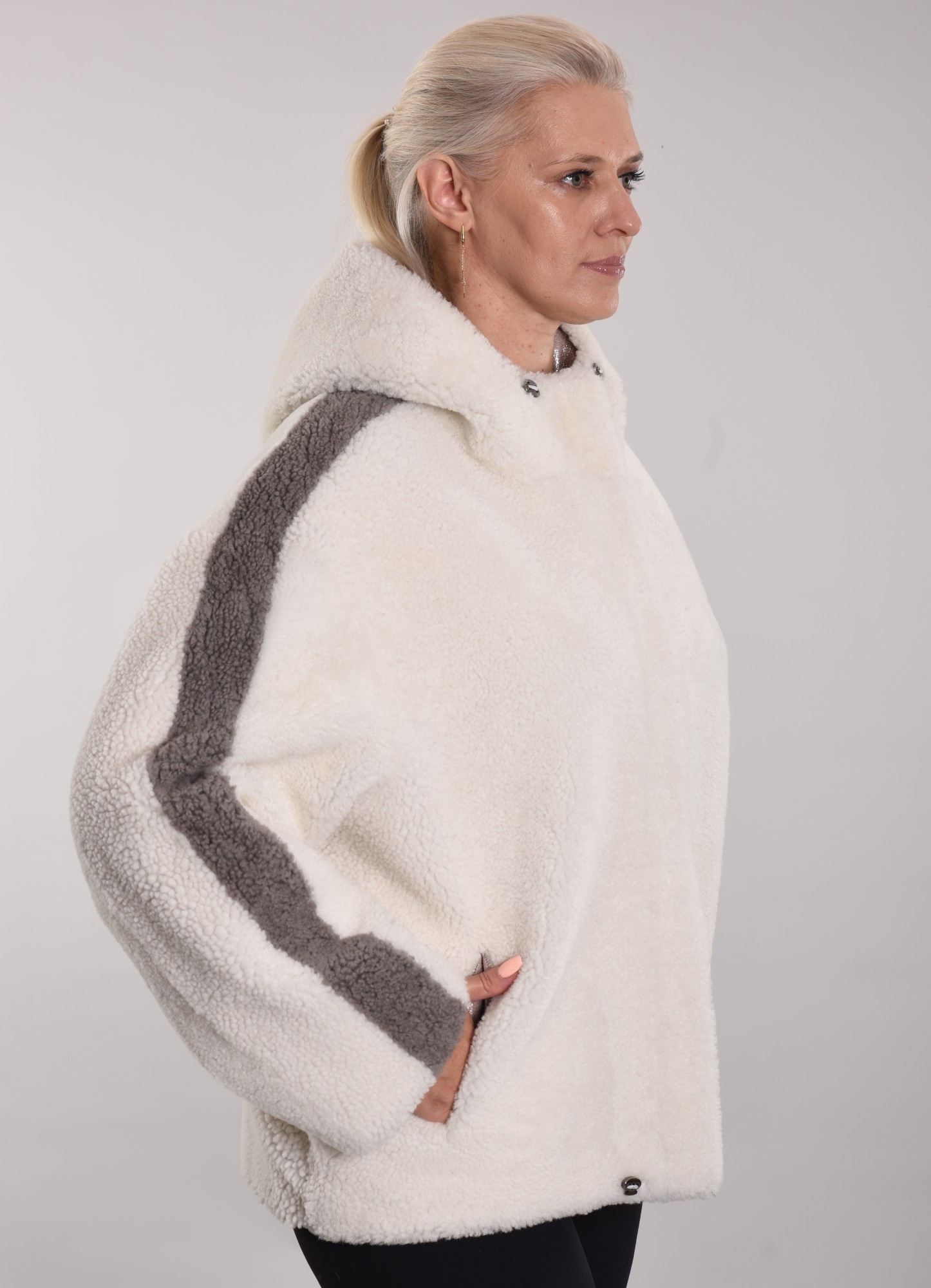 Дублёнка Том-кёрли бомбер двусторонняя модель с капюшоном