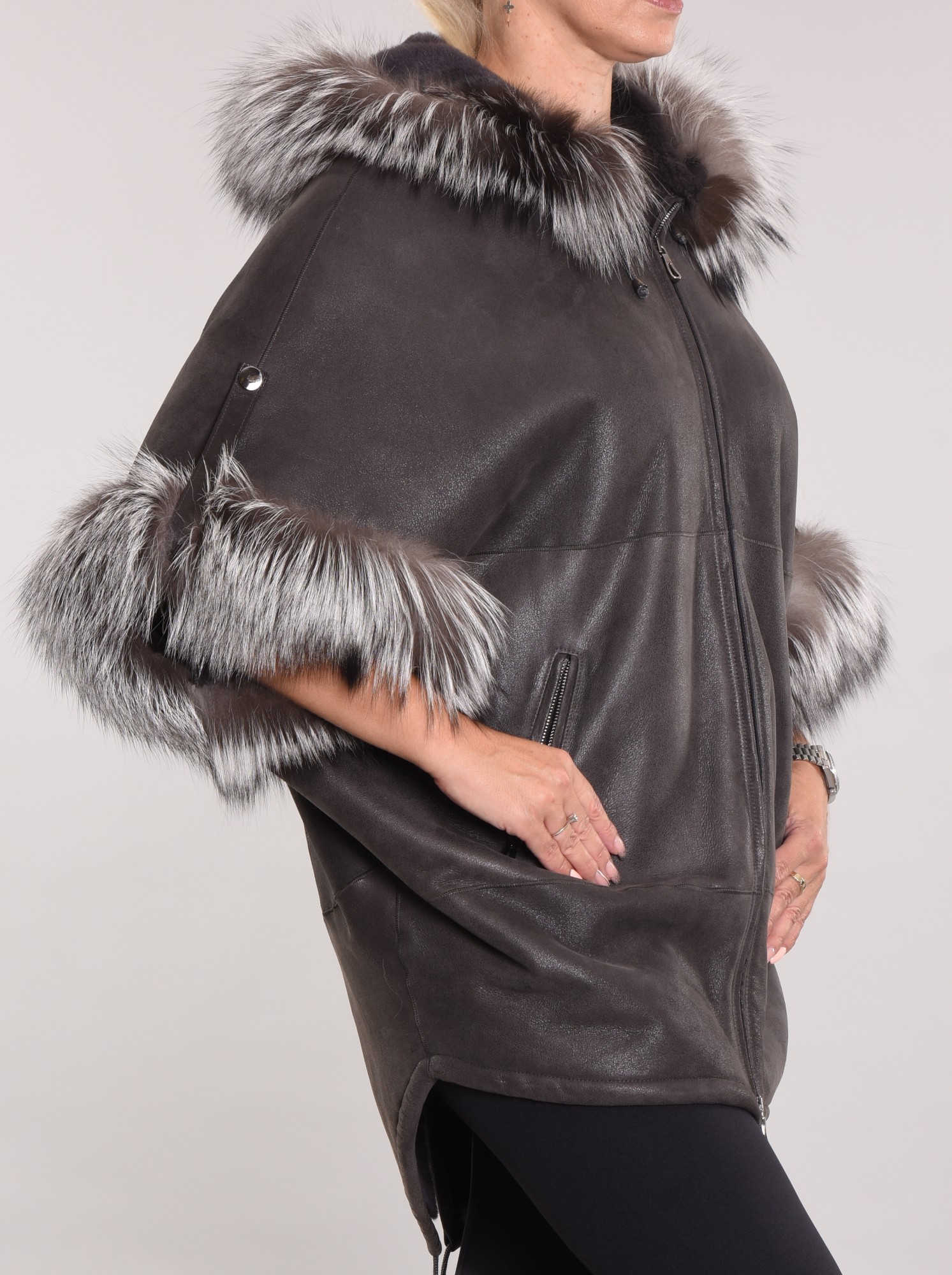 Дублёнка с покрытием по краю капюшона и рукава натуральная чернобурка