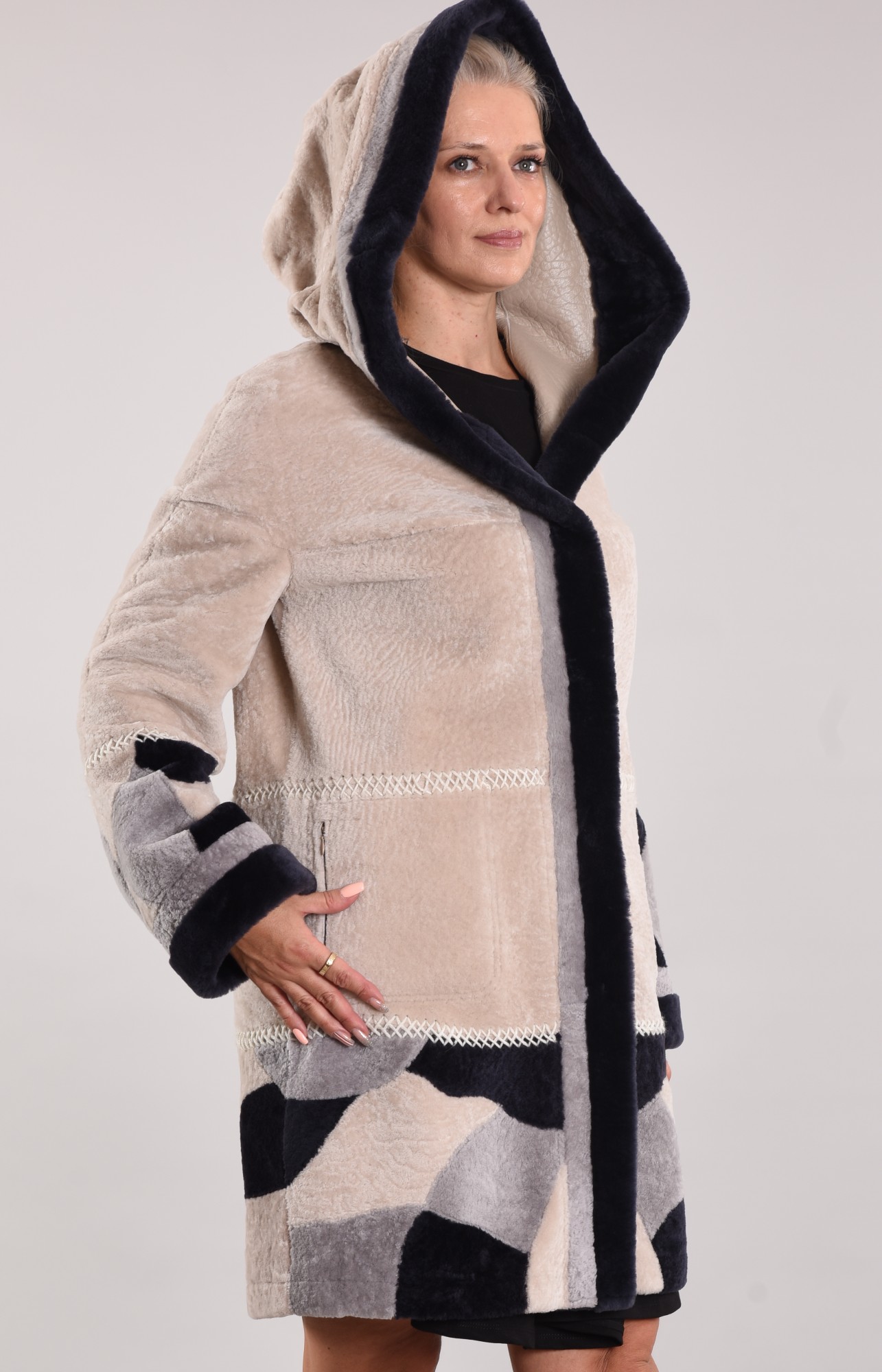 Астраган двусторонняя модель с капюшоном